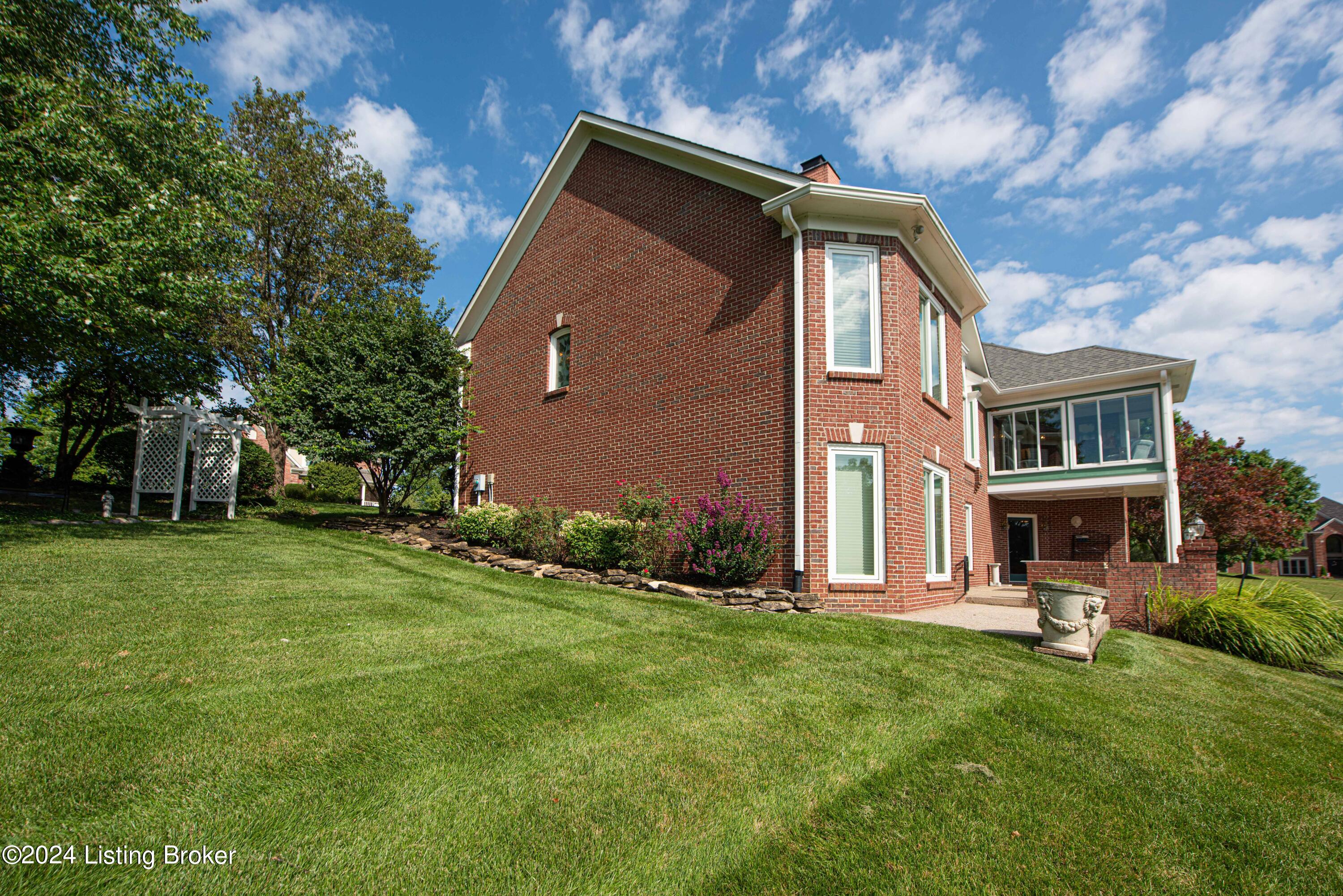 933 Woodland Heights Dr