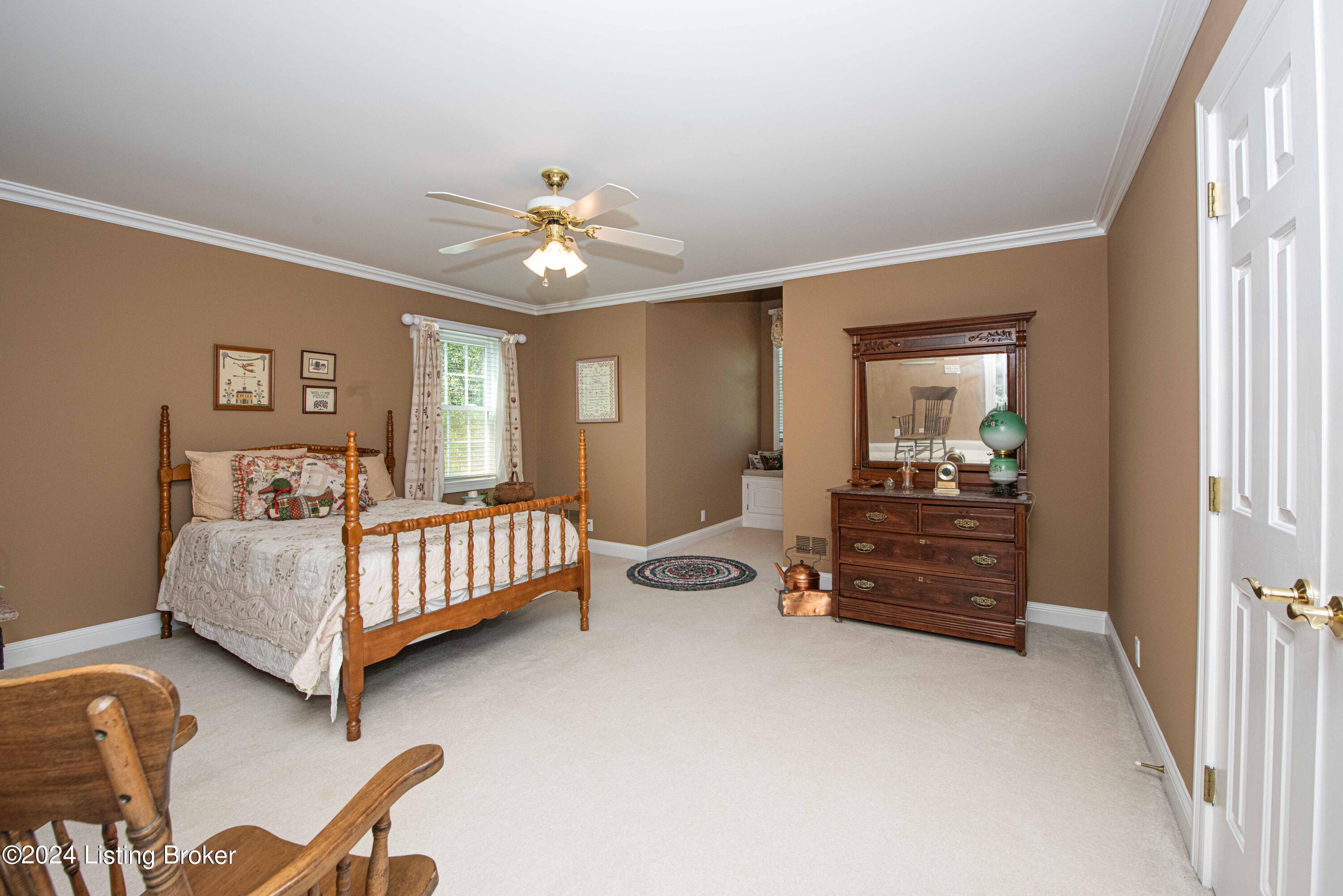 933 Woodland Heights Dr