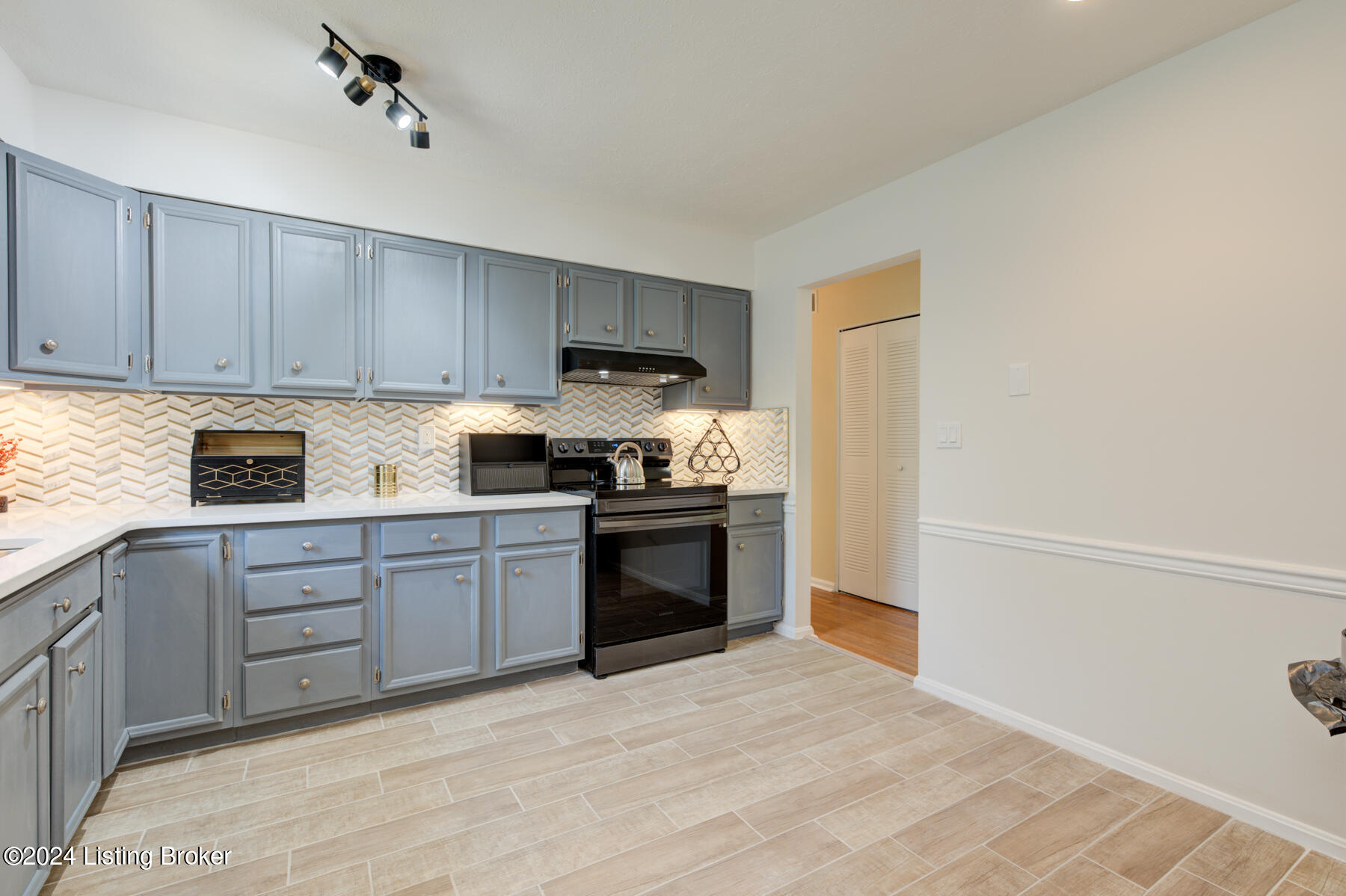 7411 Crawfordshire Ln