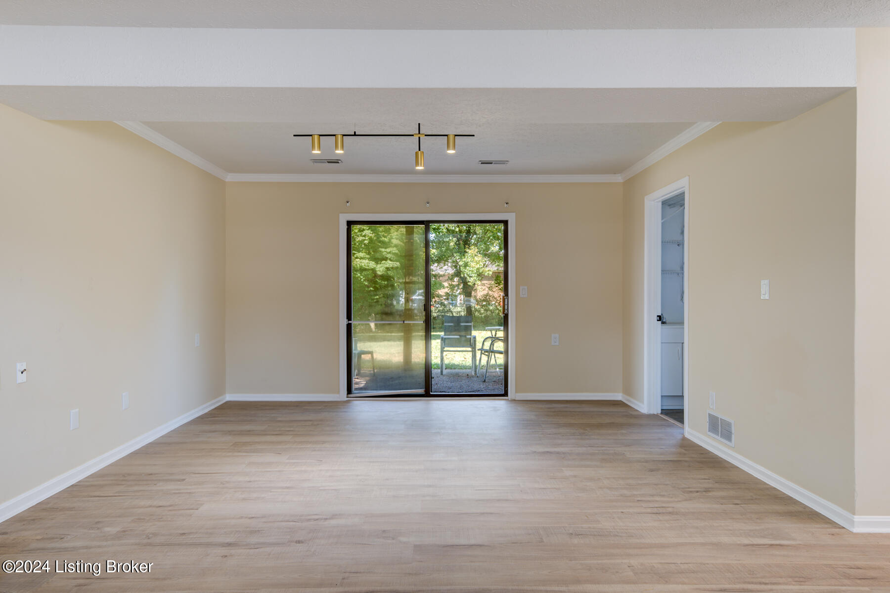 7411 Crawfordshire Ln