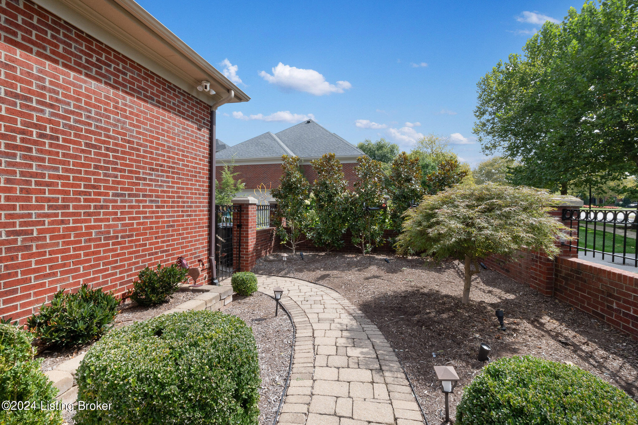4701 Hollis Ln