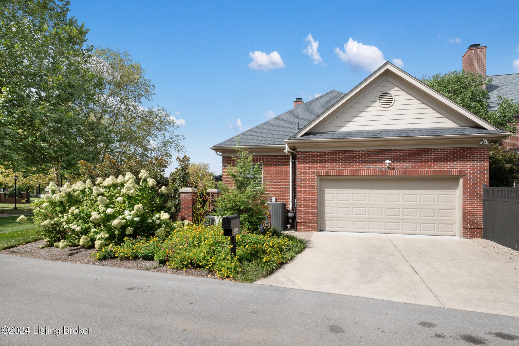 4701 Hollis Ln