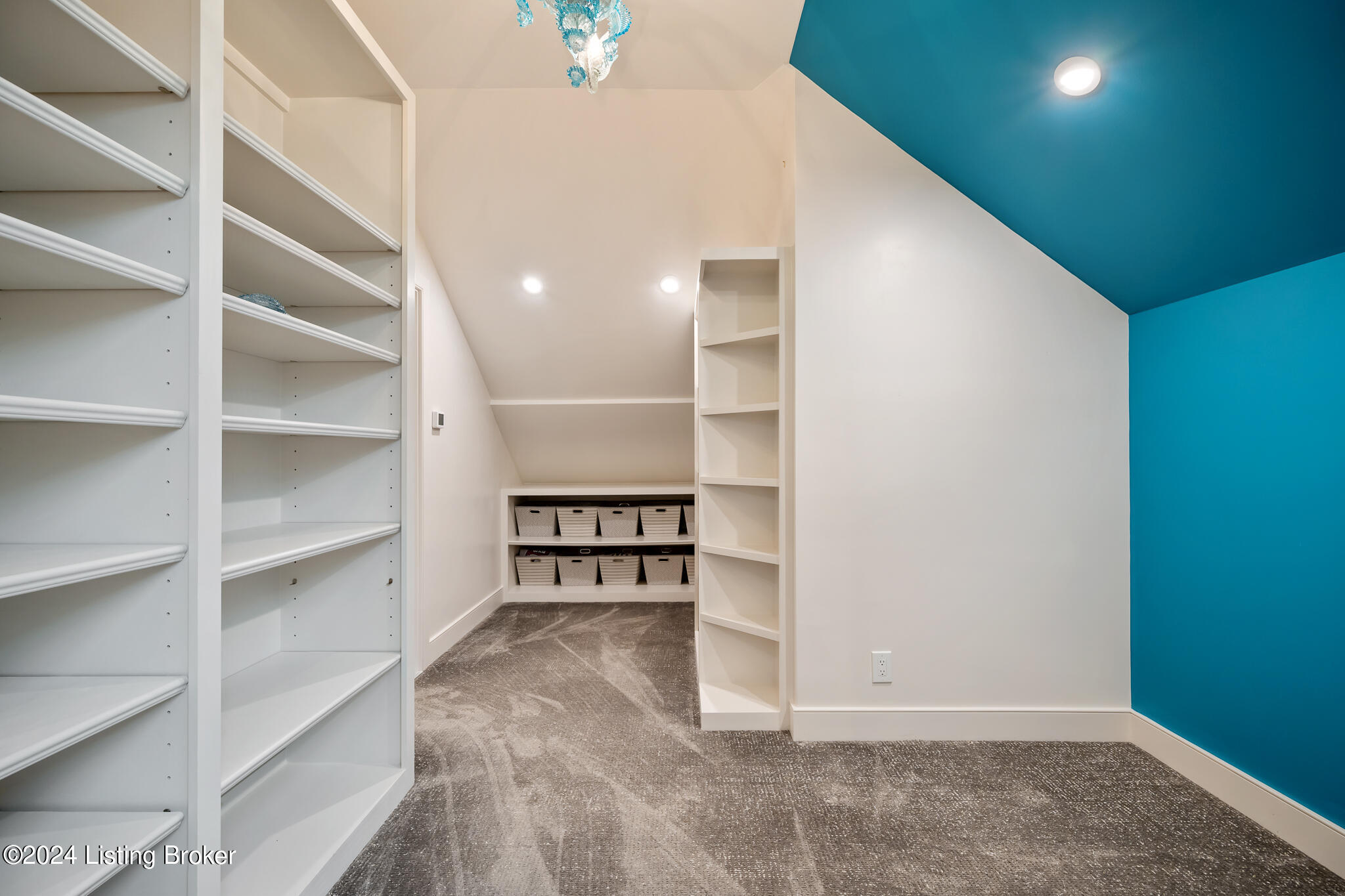 4701 Hollis Ln