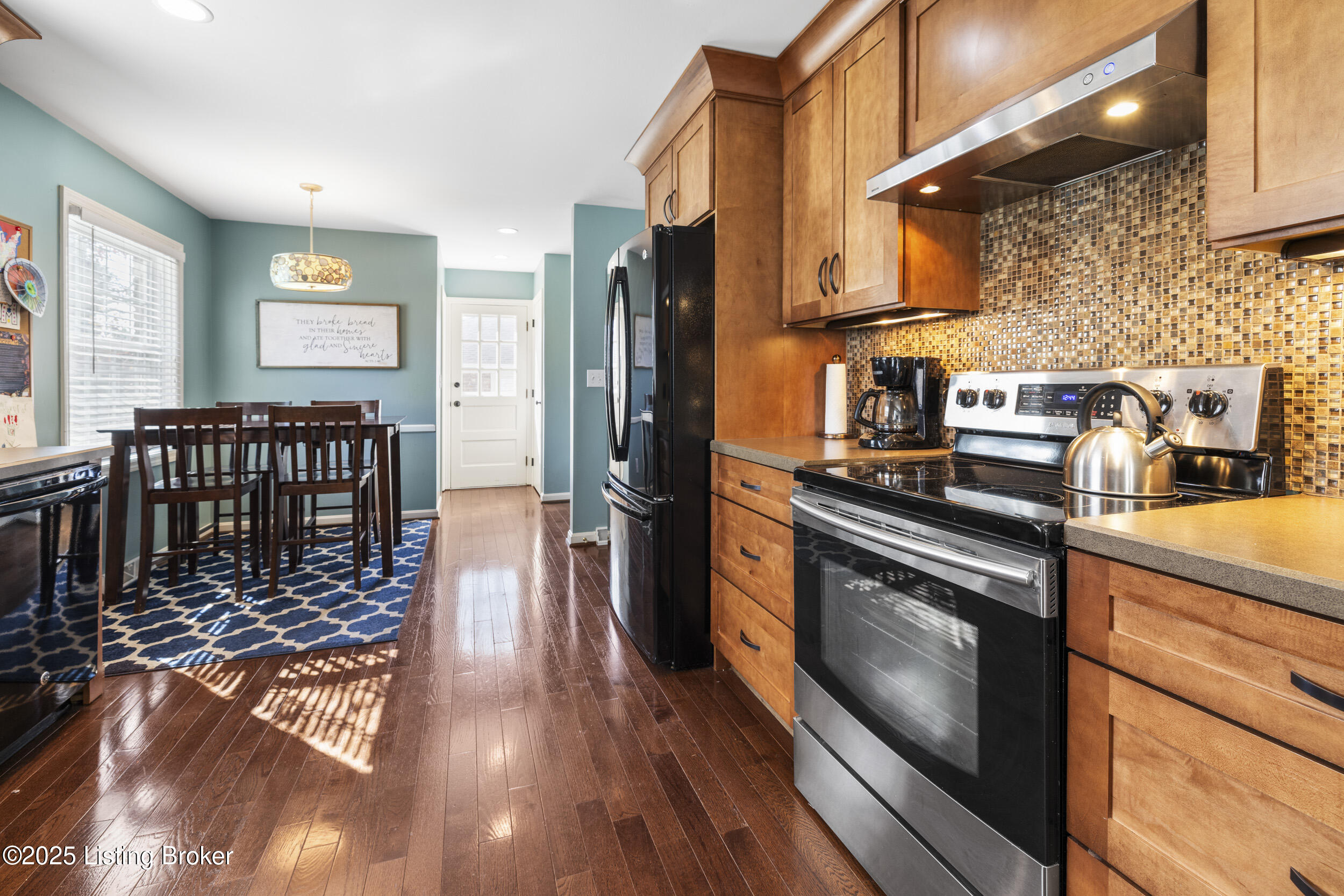 6708 Greenlawn Rd
