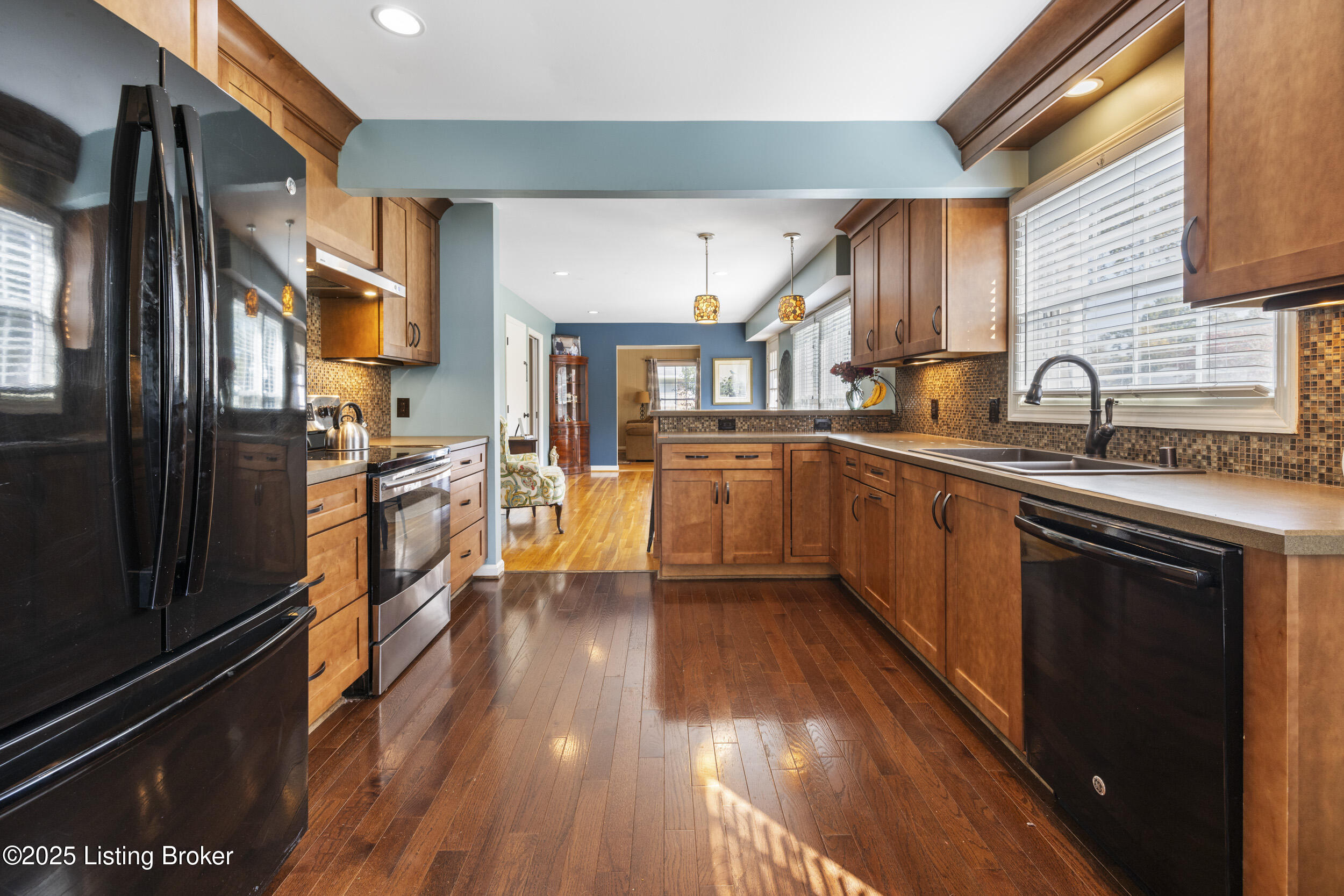 6708 Greenlawn Rd