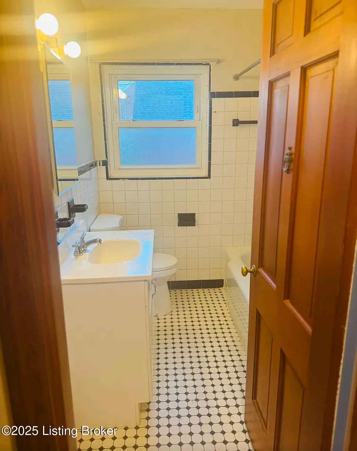345 Chenoweth Ln