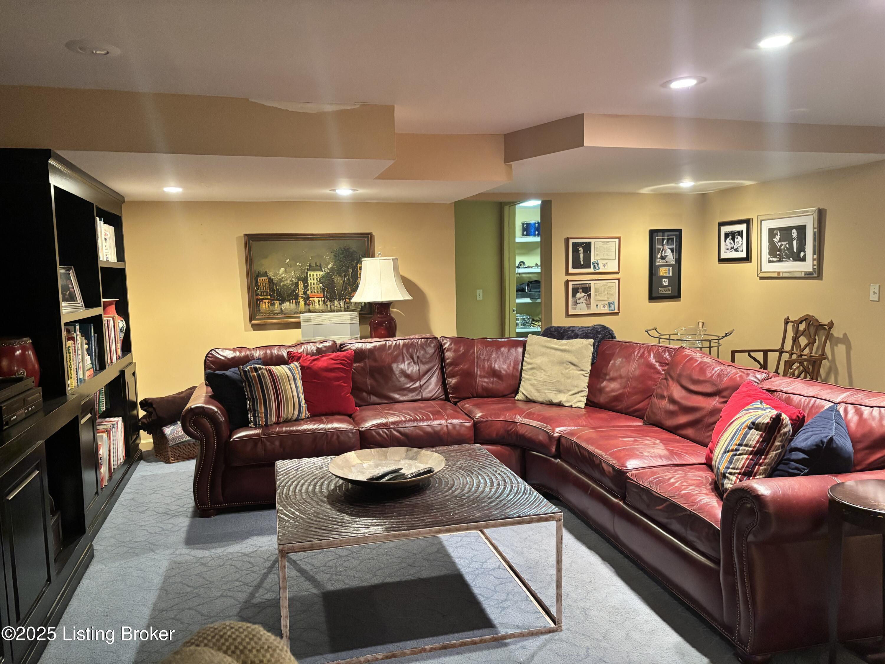 6513 Marina Dr