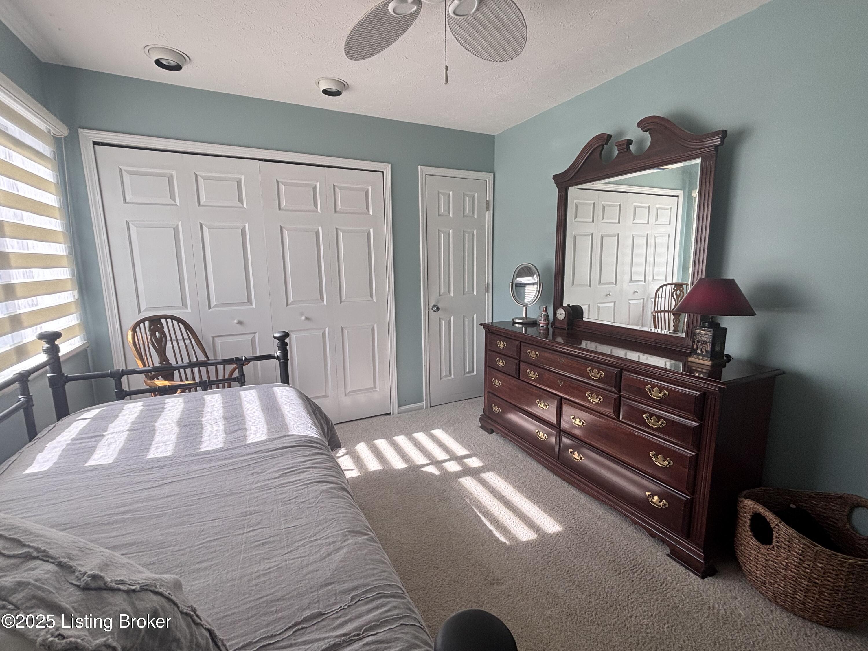 6513 Marina Dr