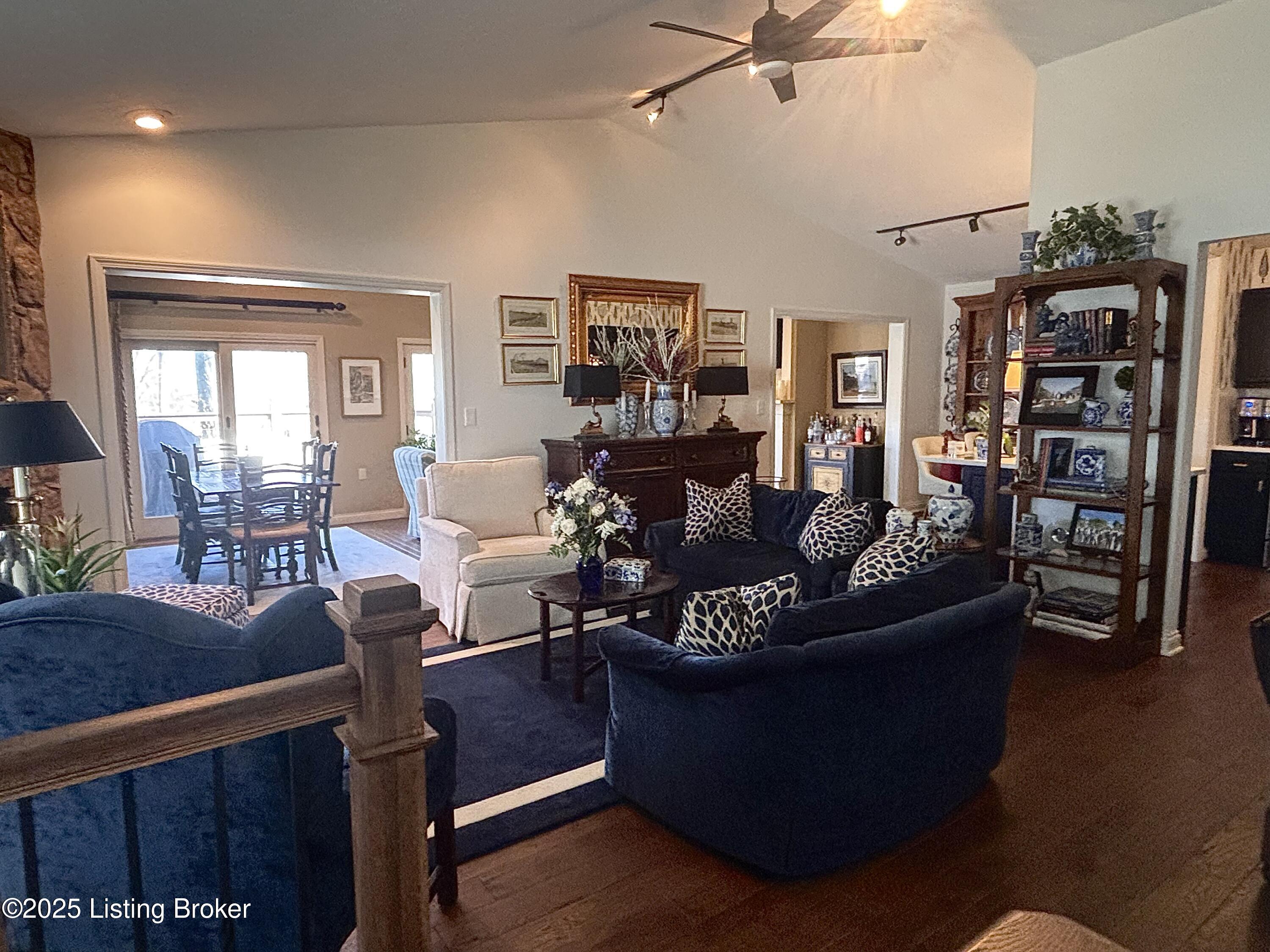 6513 Marina Dr