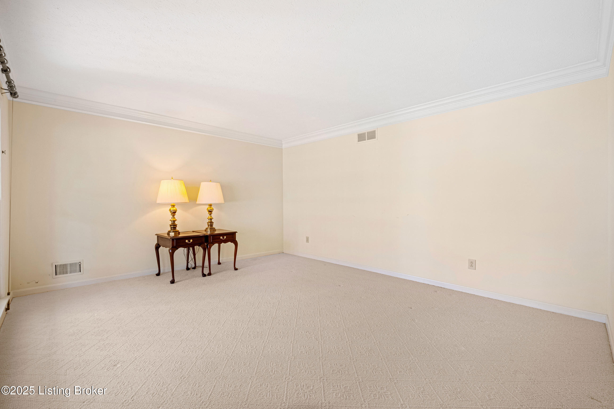 2412 Hayward Rd