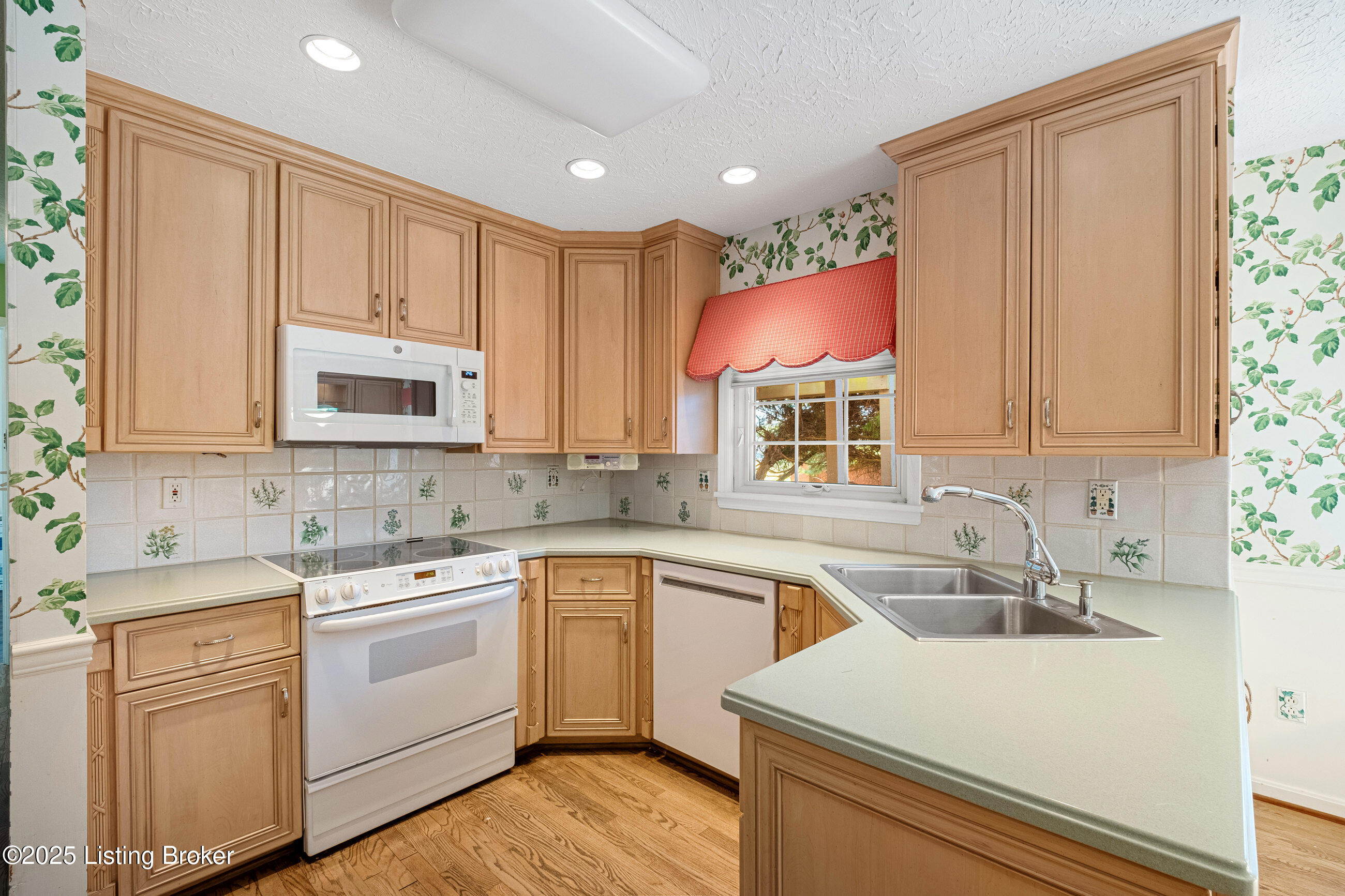 2412 Hayward Rd