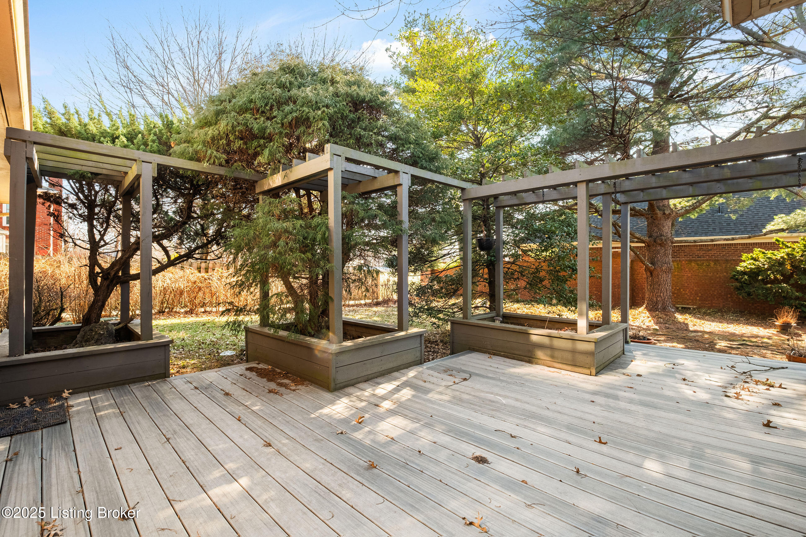 2412 Hayward Rd
