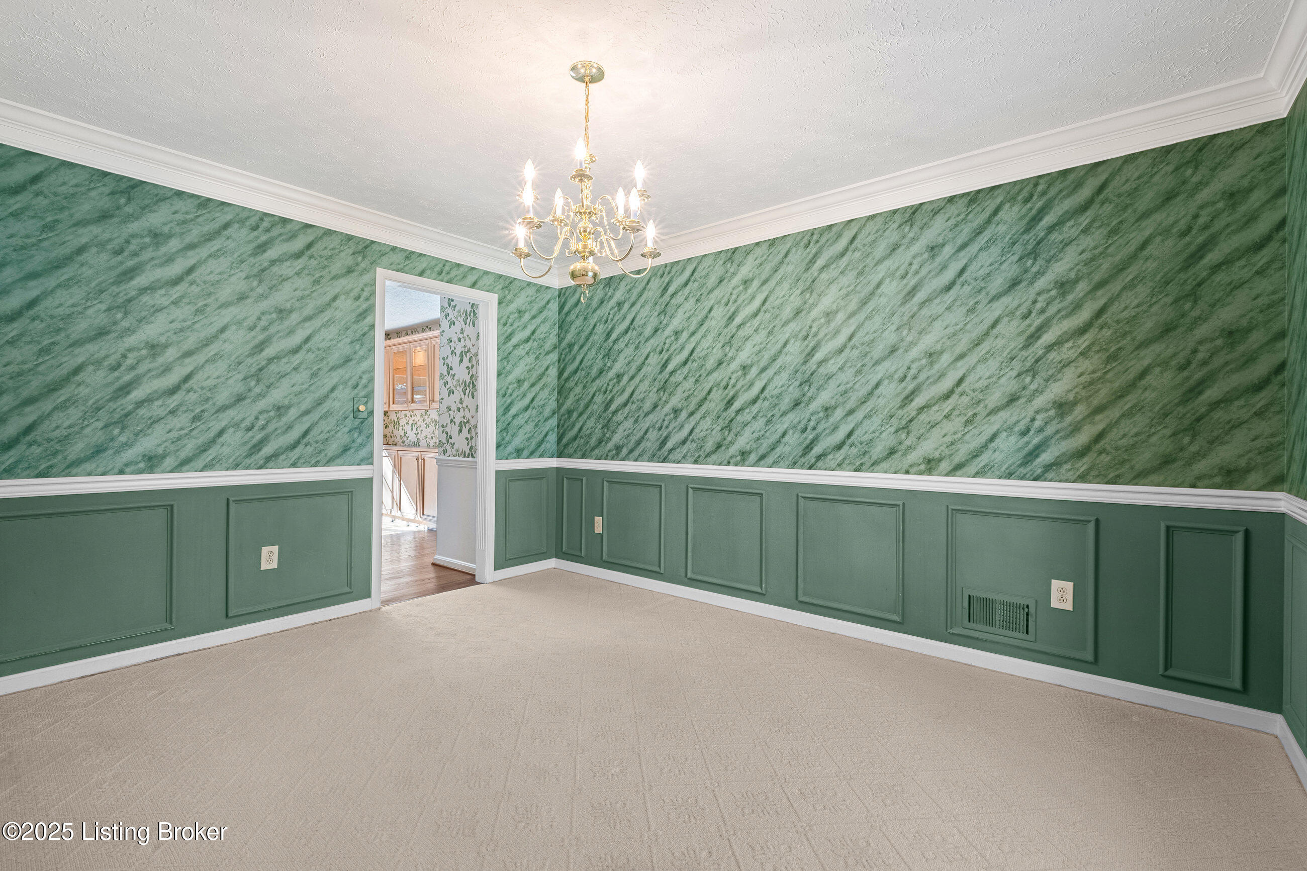 2412 Hayward Rd