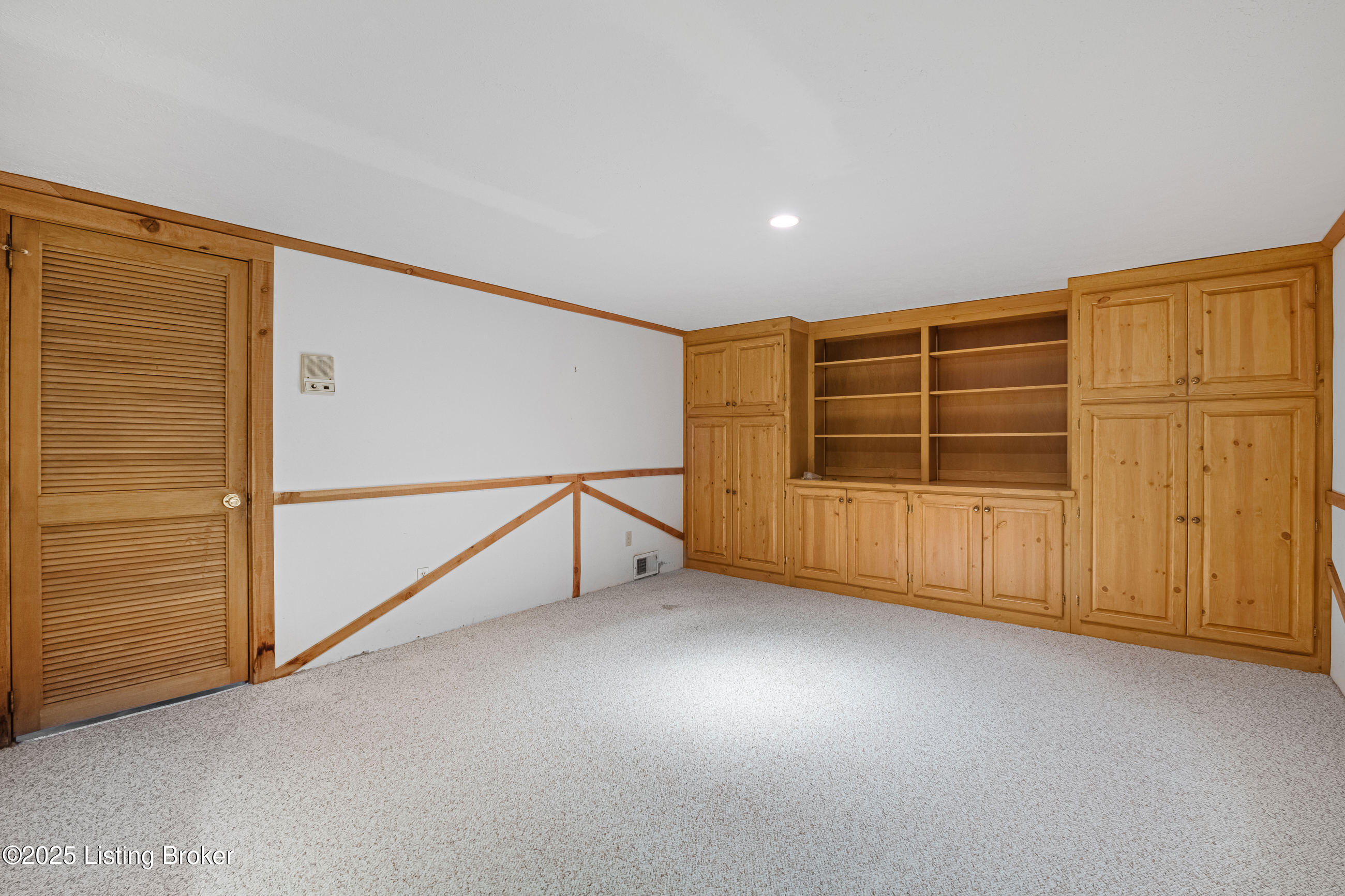 2412 Hayward Rd