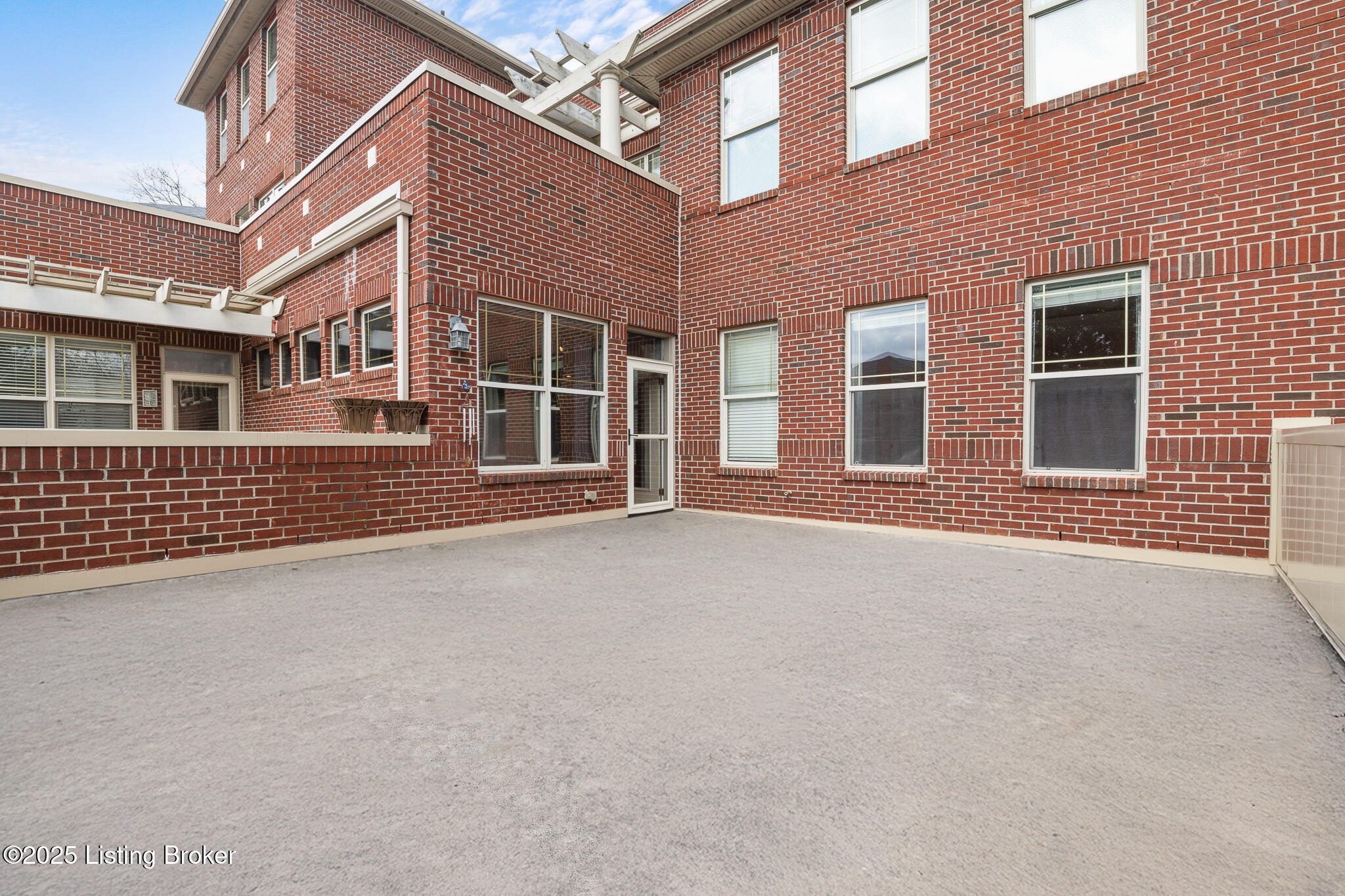 2001 Lancashire Ave, 104