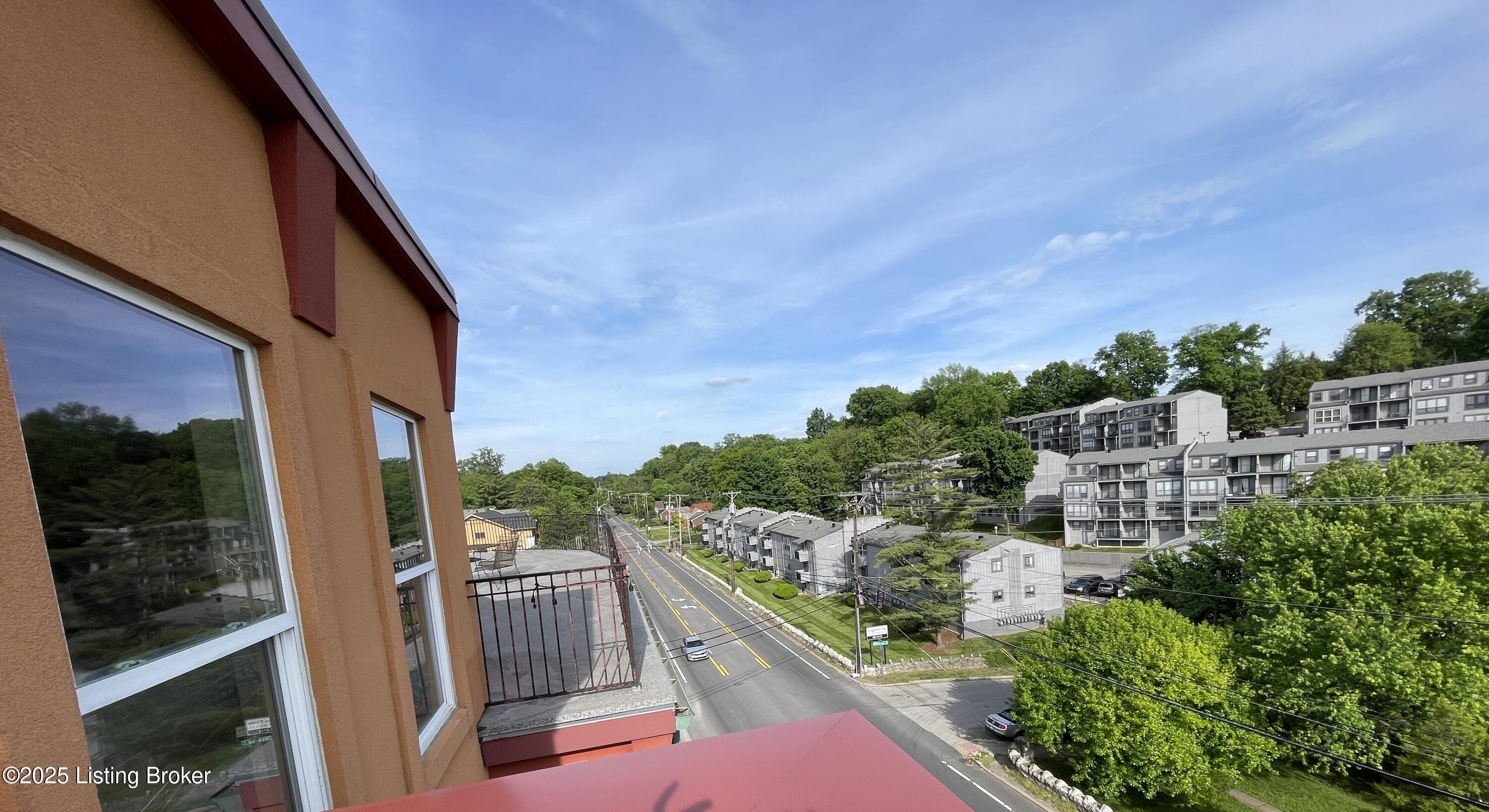 2411 Brownsboro Rd, 403