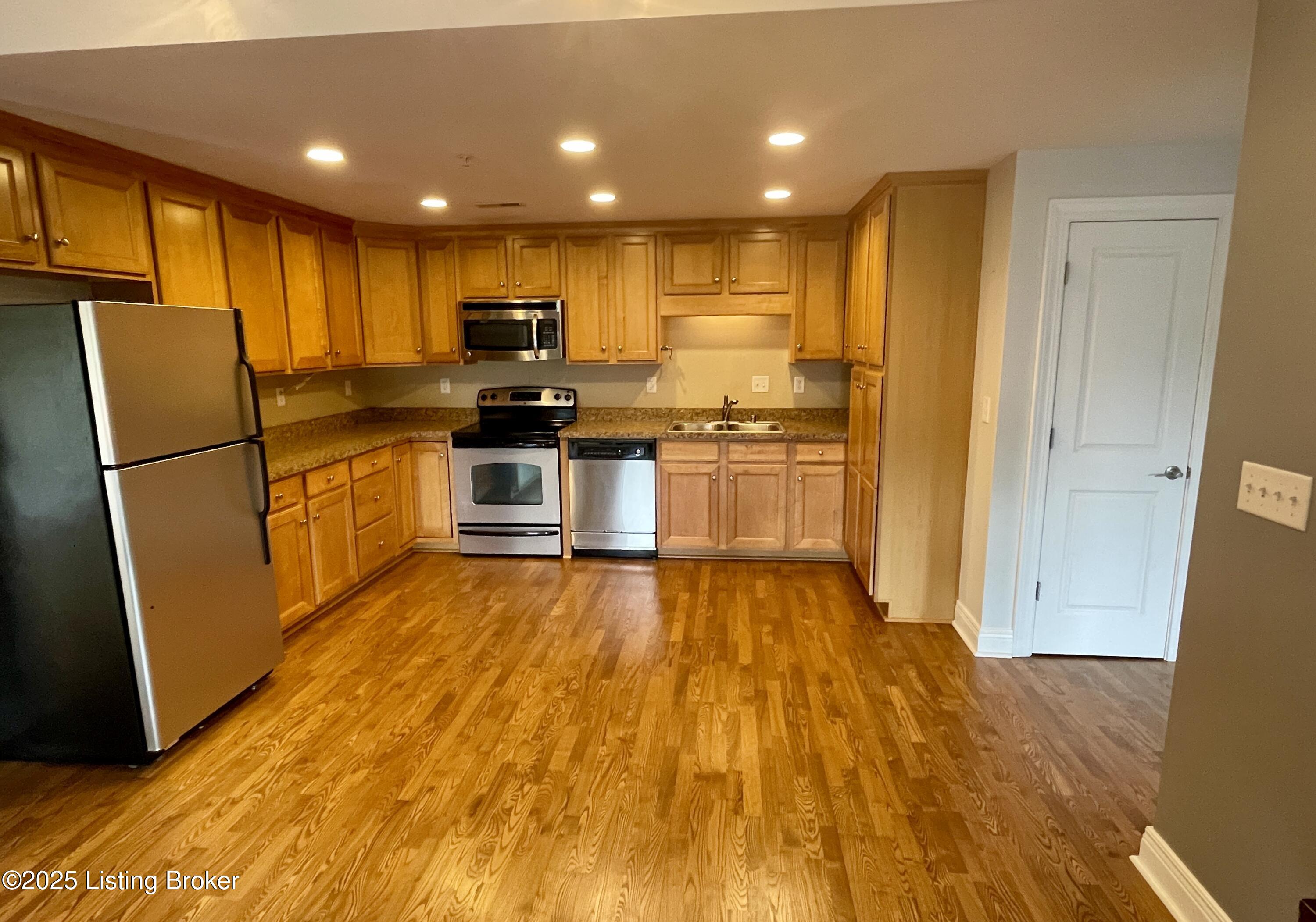 2411 Brownsboro Rd, 403