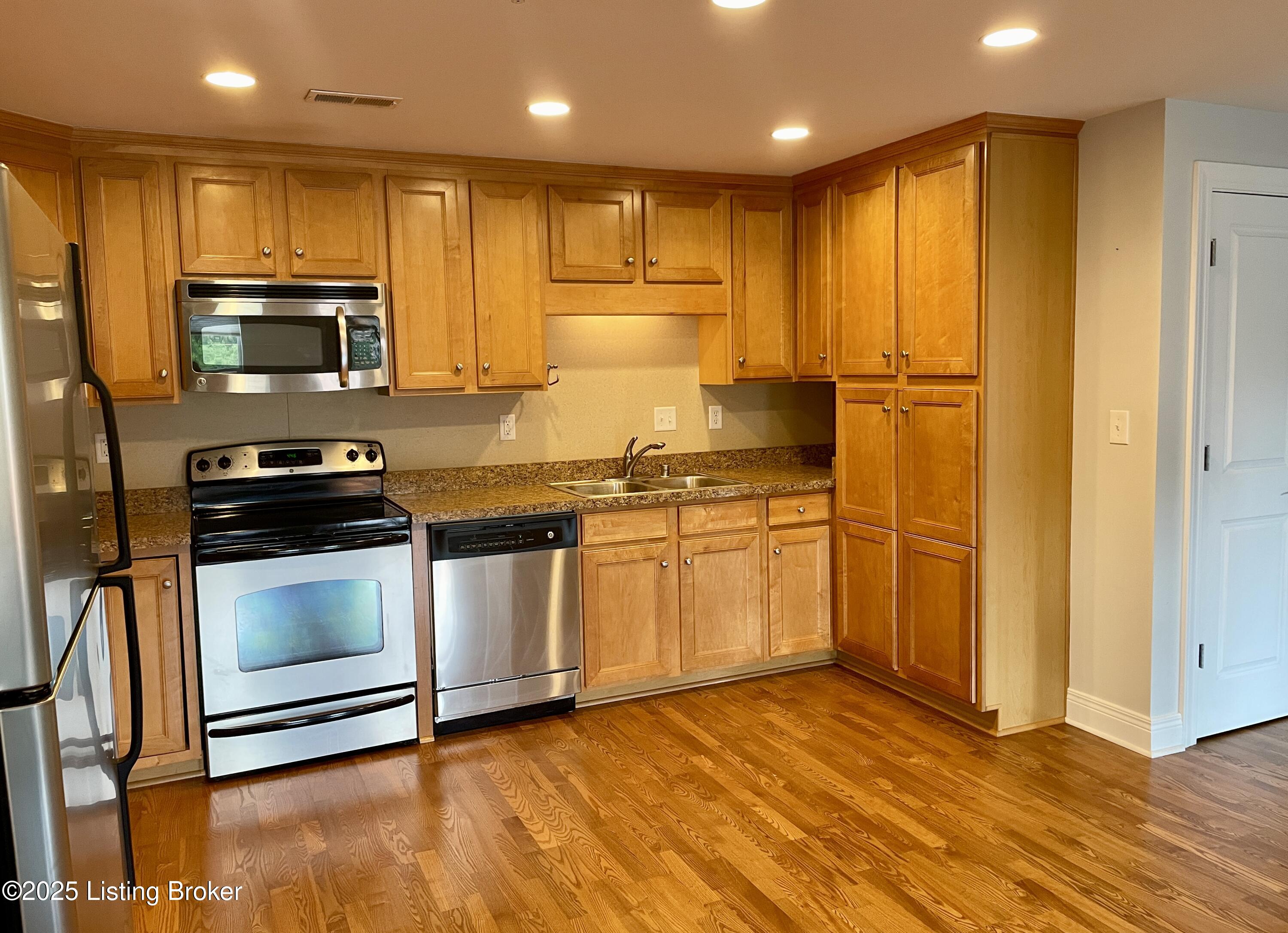 2411 Brownsboro Rd, 403