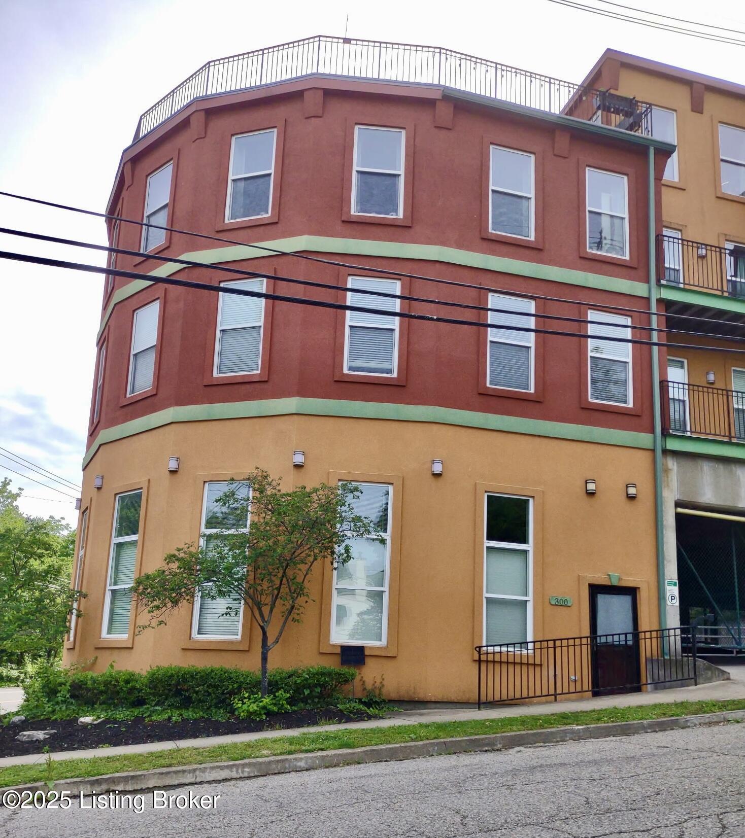 2411 Brownsboro Rd, 403