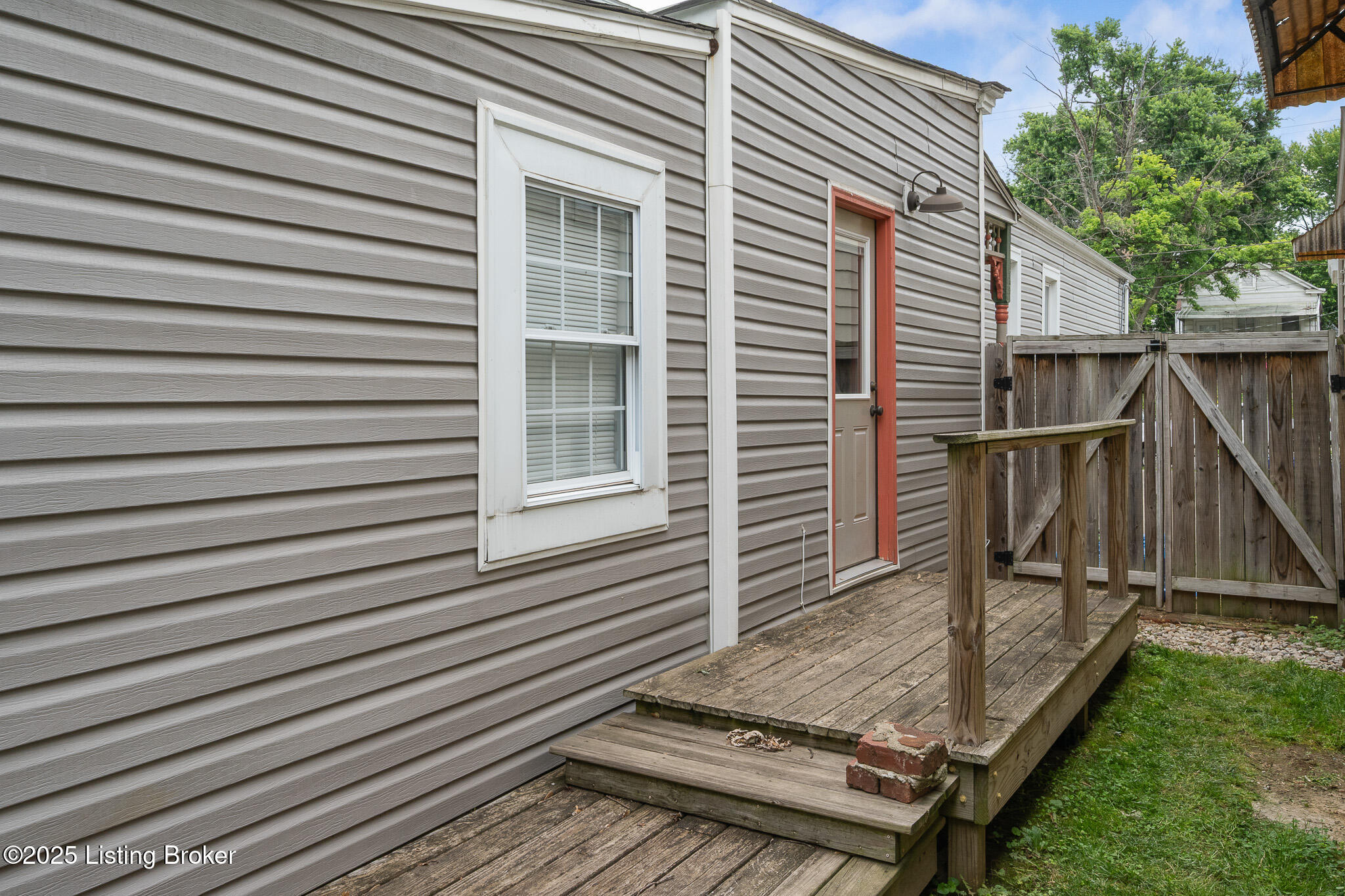 948 Samuel St