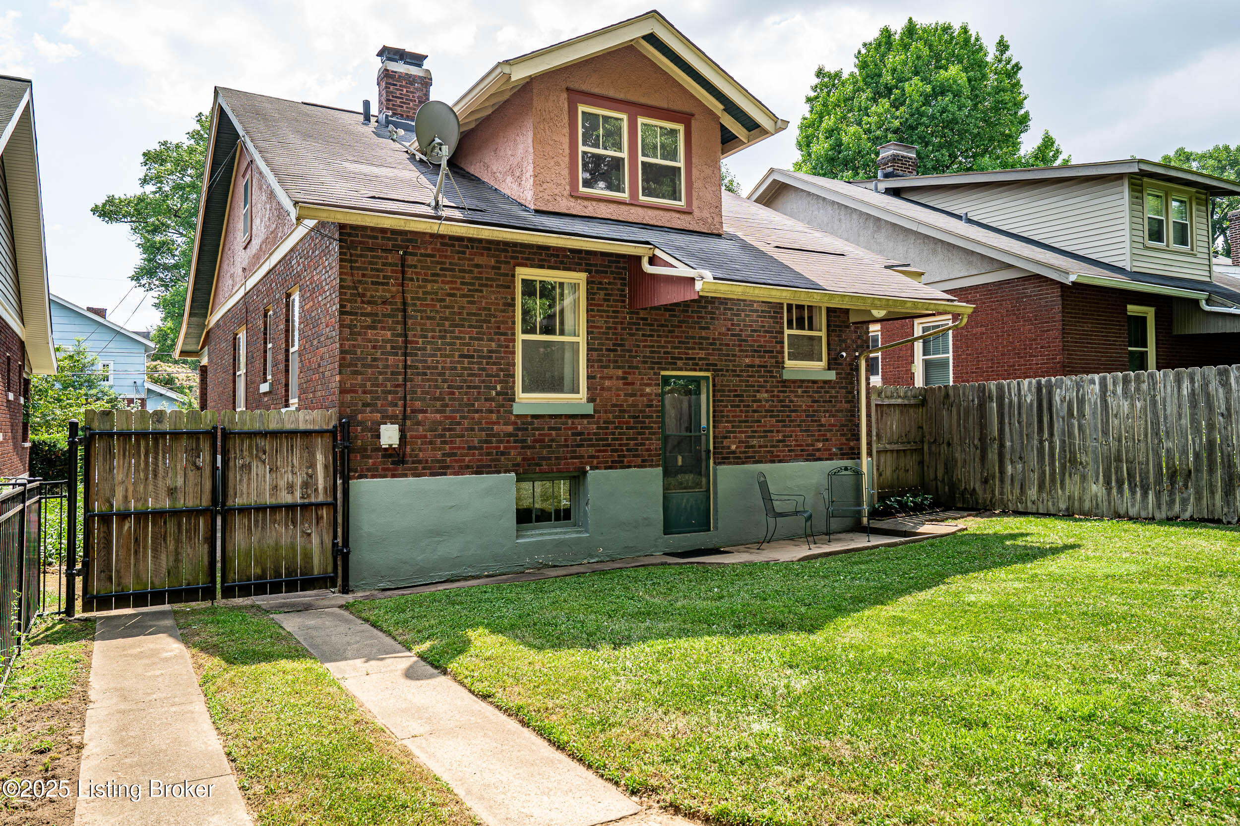 2429 Wallace Ave