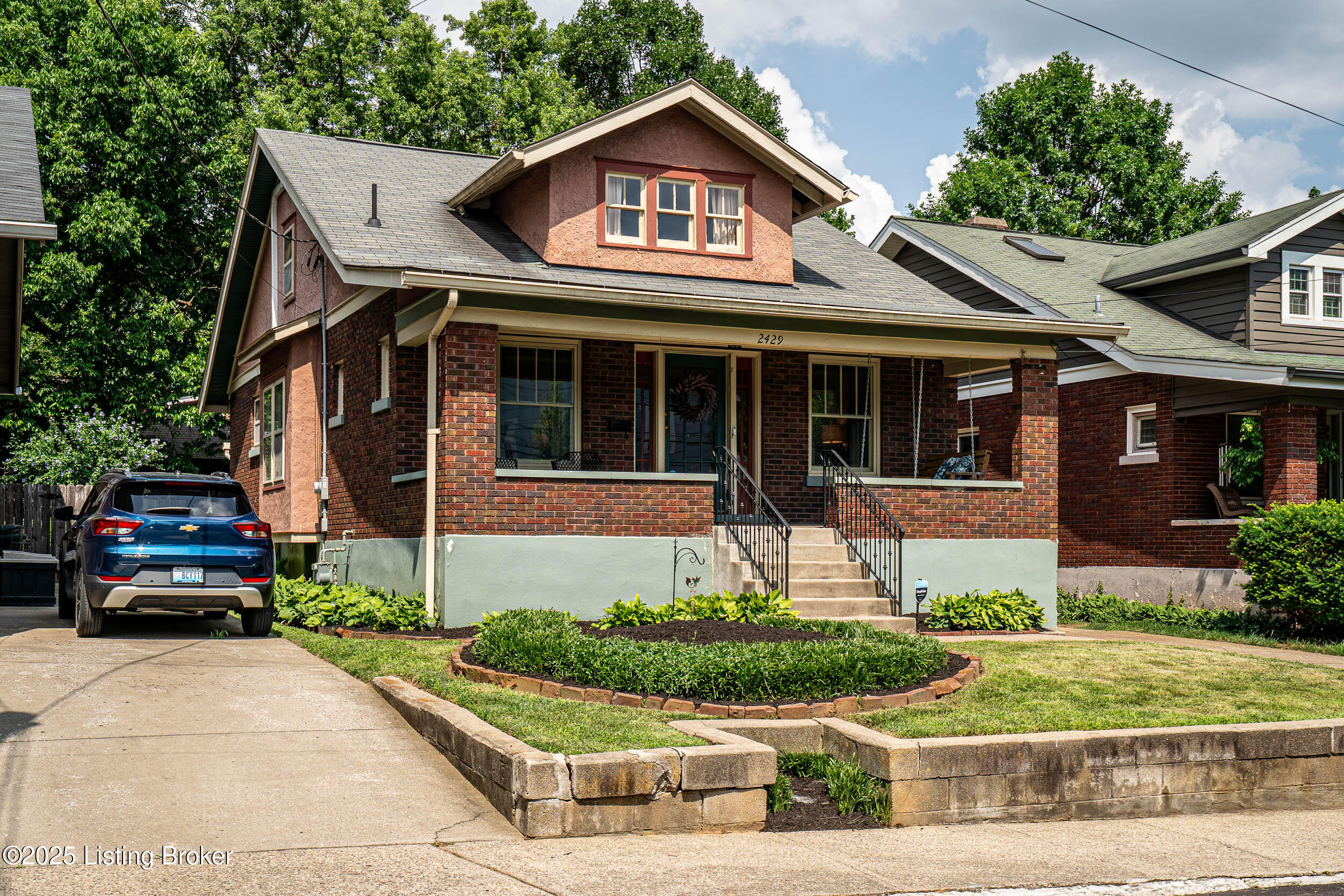2429 Wallace Ave