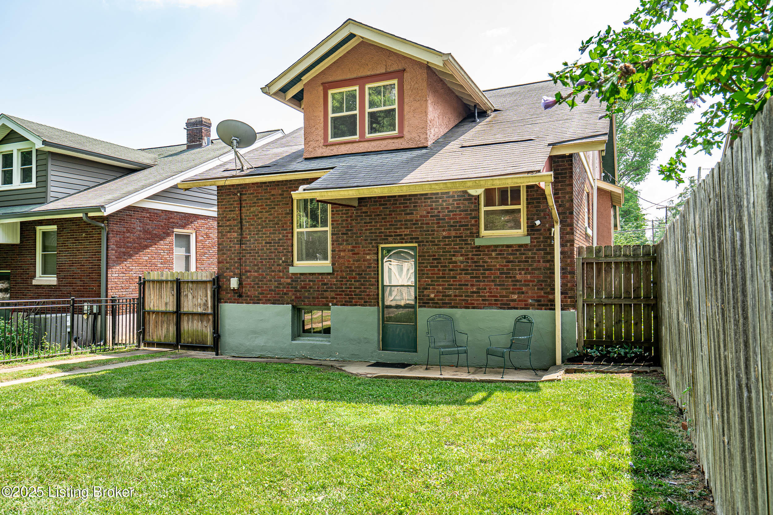 2429 Wallace Ave