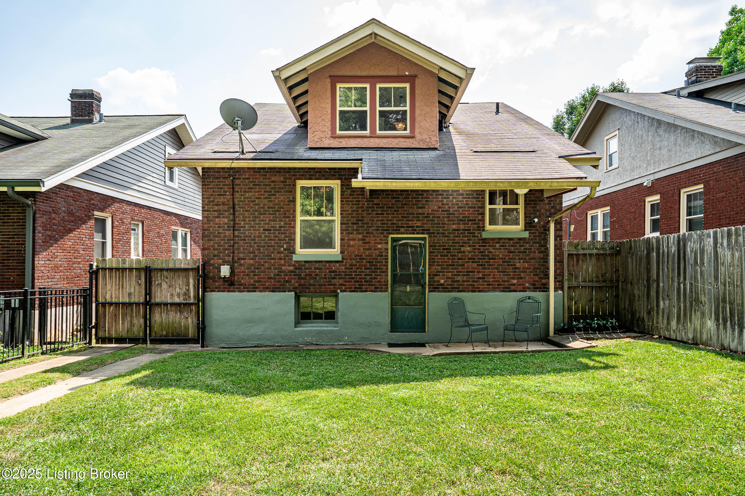 2429 Wallace Ave