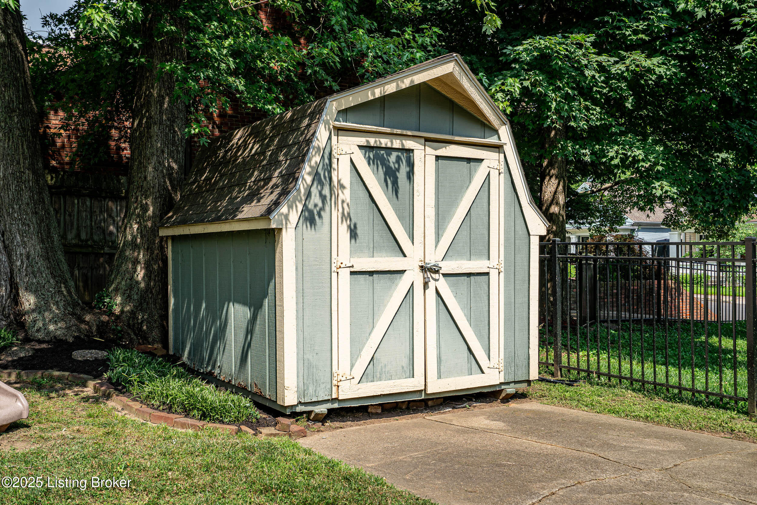 2429 Wallace Ave