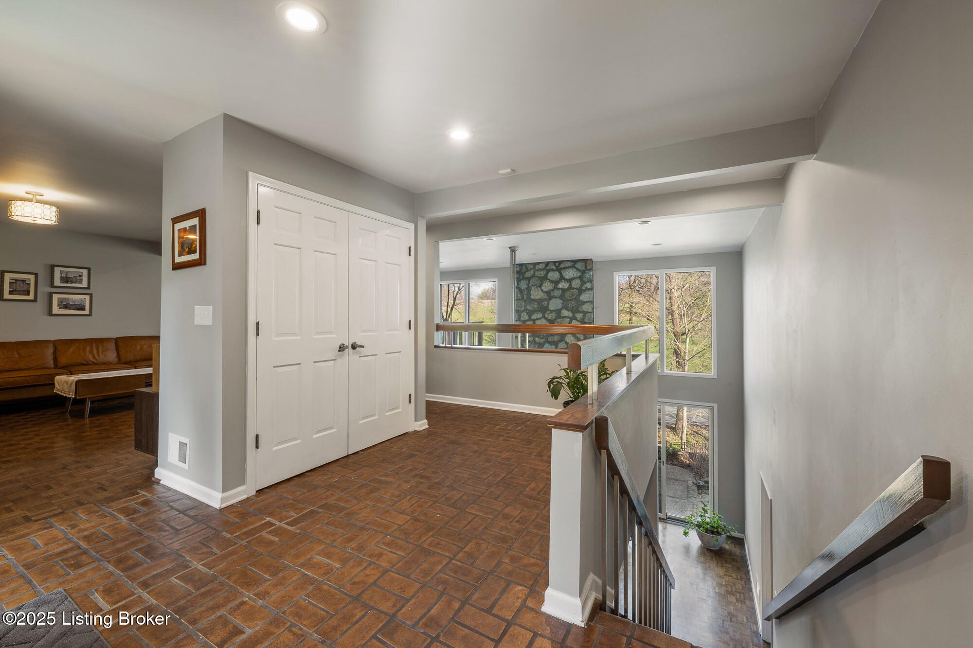 1140 Rostrevor Cir