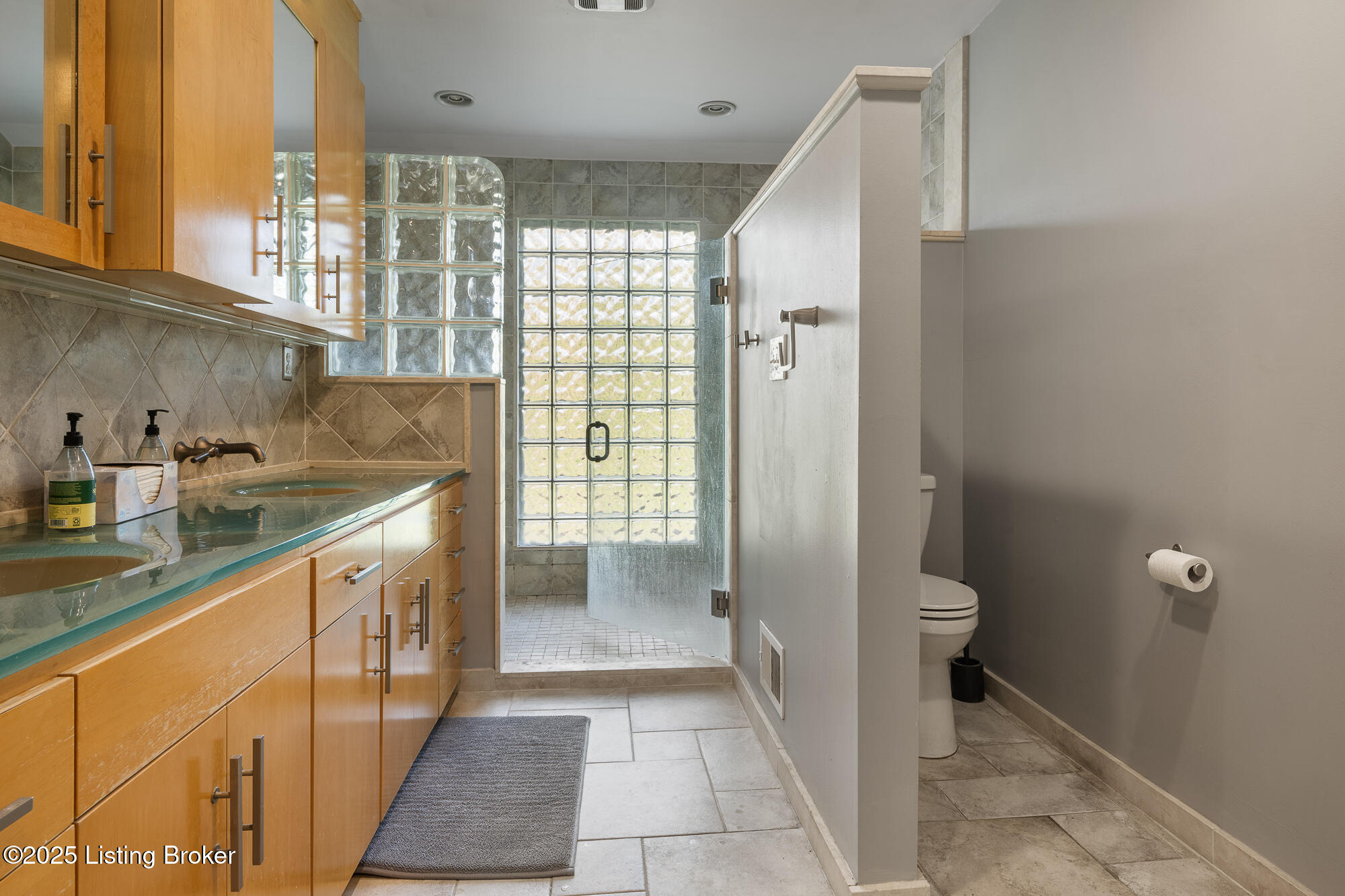 1140 Rostrevor Cir