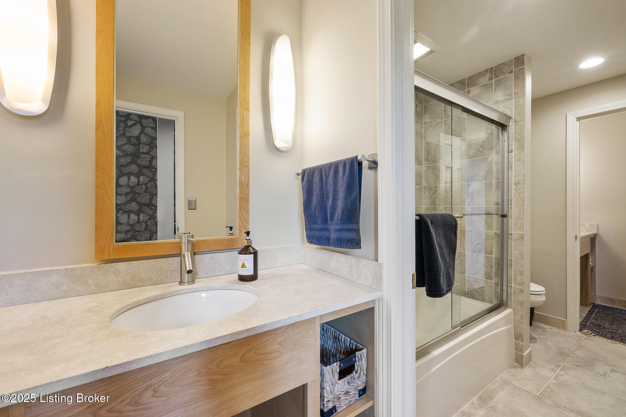 1140 Rostrevor Cir