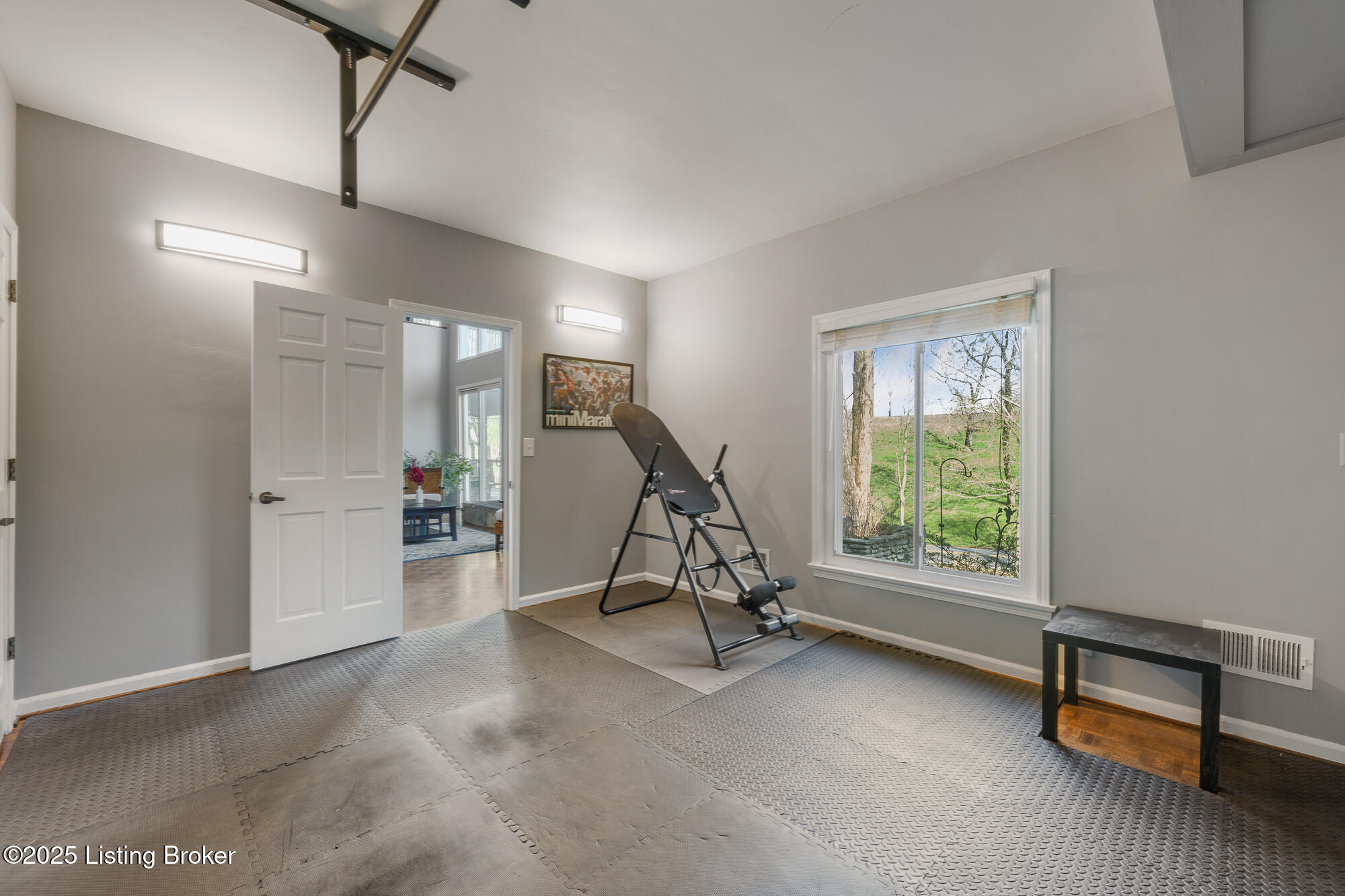 1140 Rostrevor Cir