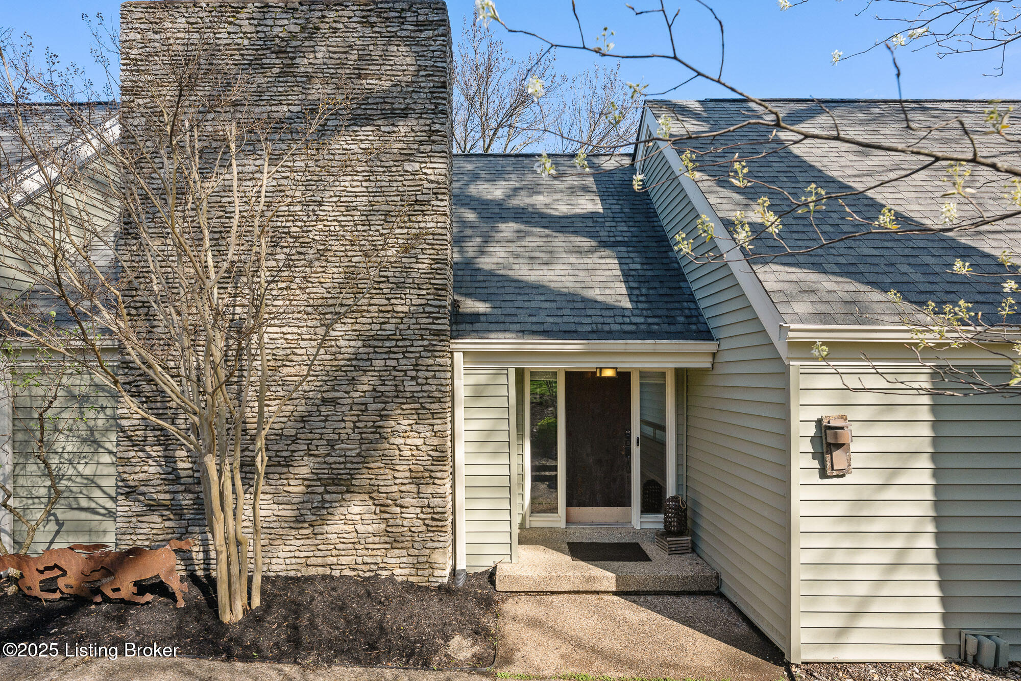 1140 Rostrevor Cir
