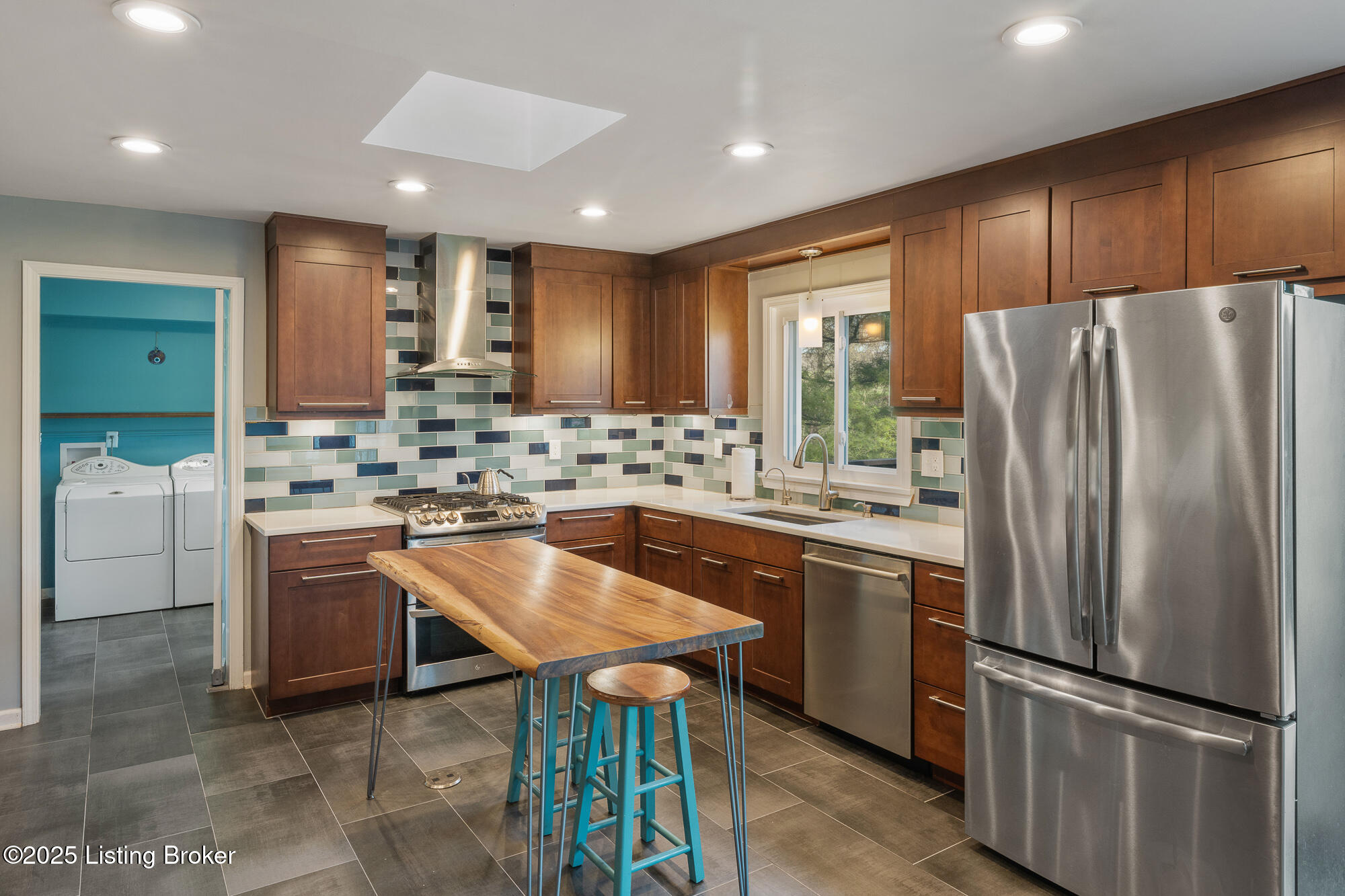 1140 Rostrevor Cir