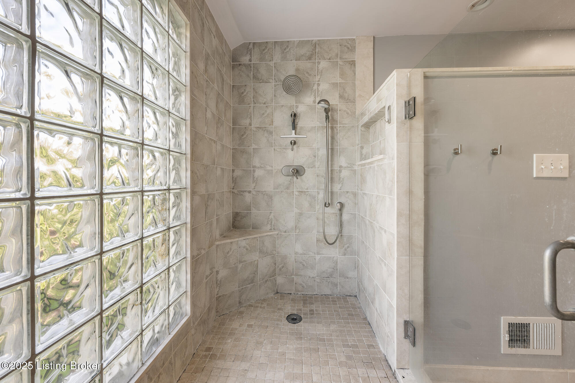 1140 Rostrevor Cir