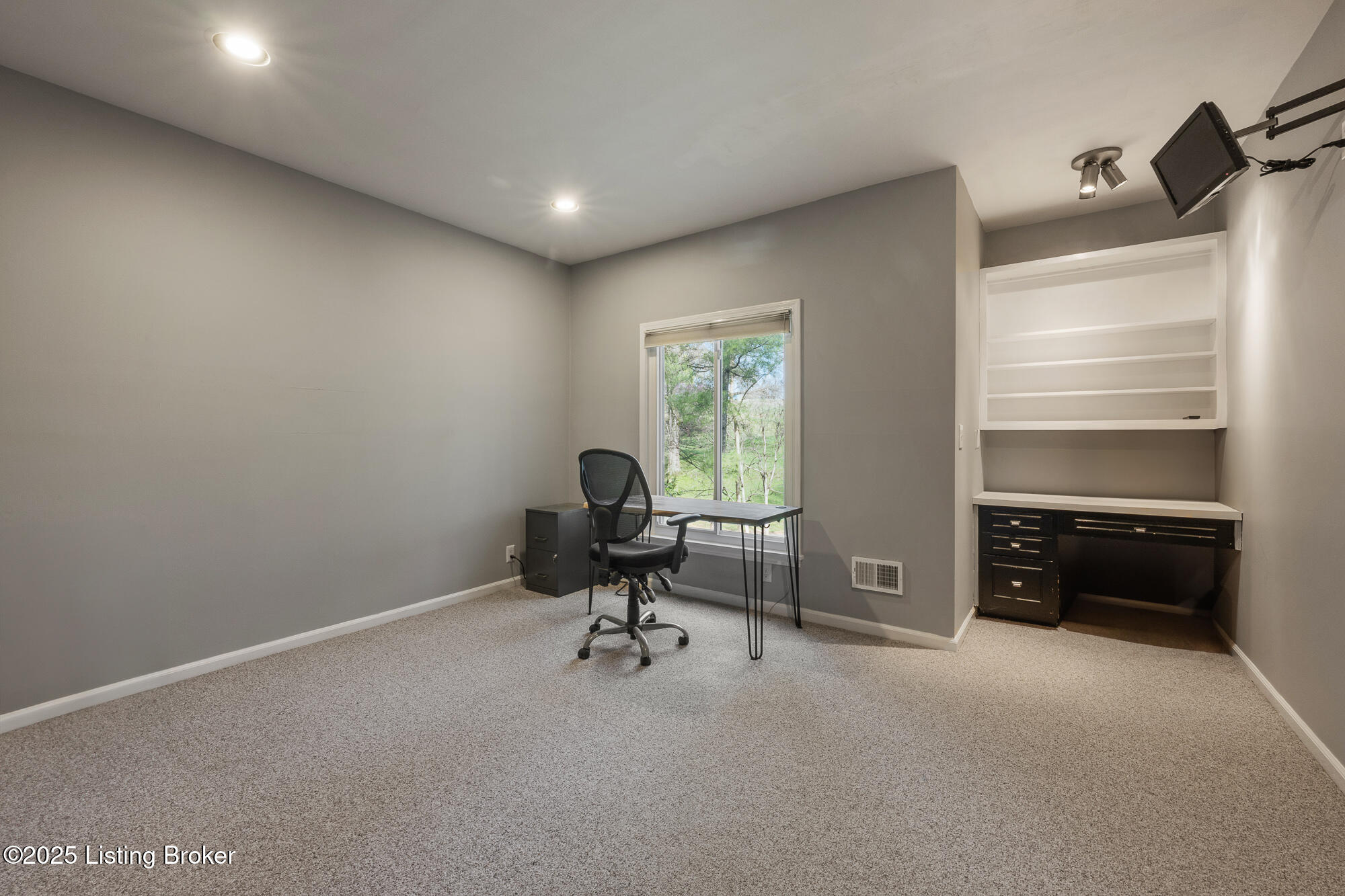 1140 Rostrevor Cir