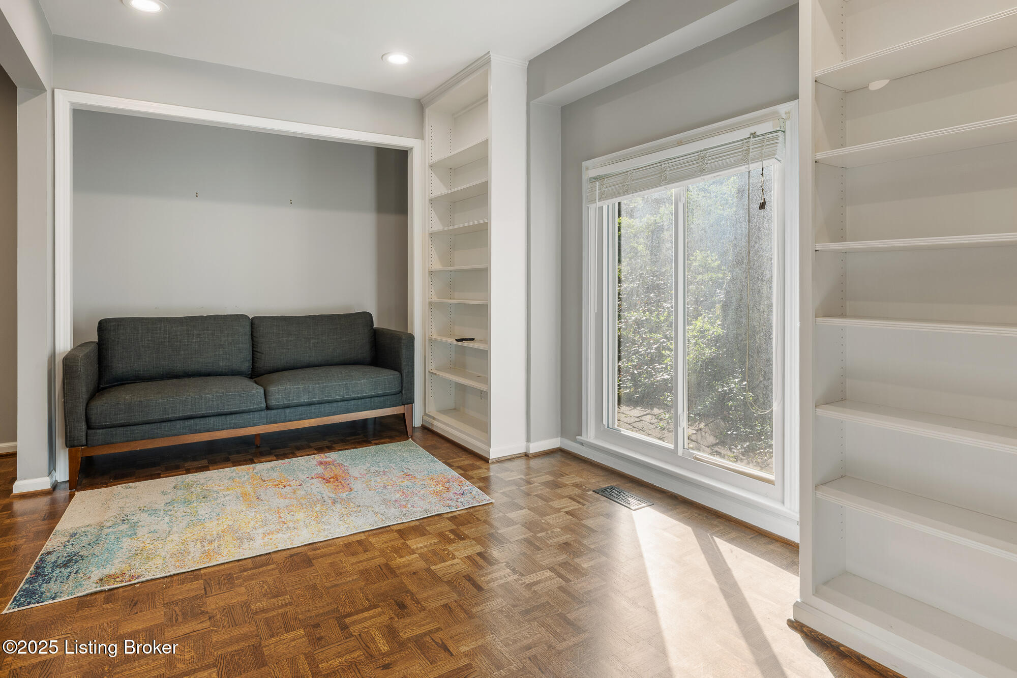 1140 Rostrevor Cir