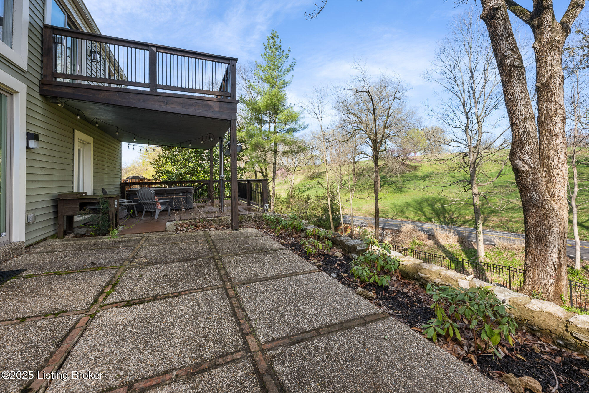 1140 Rostrevor Cir