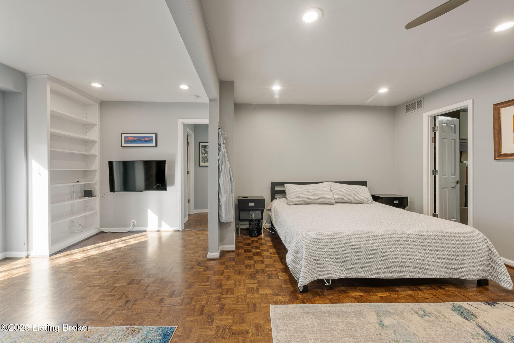 1140 Rostrevor Cir