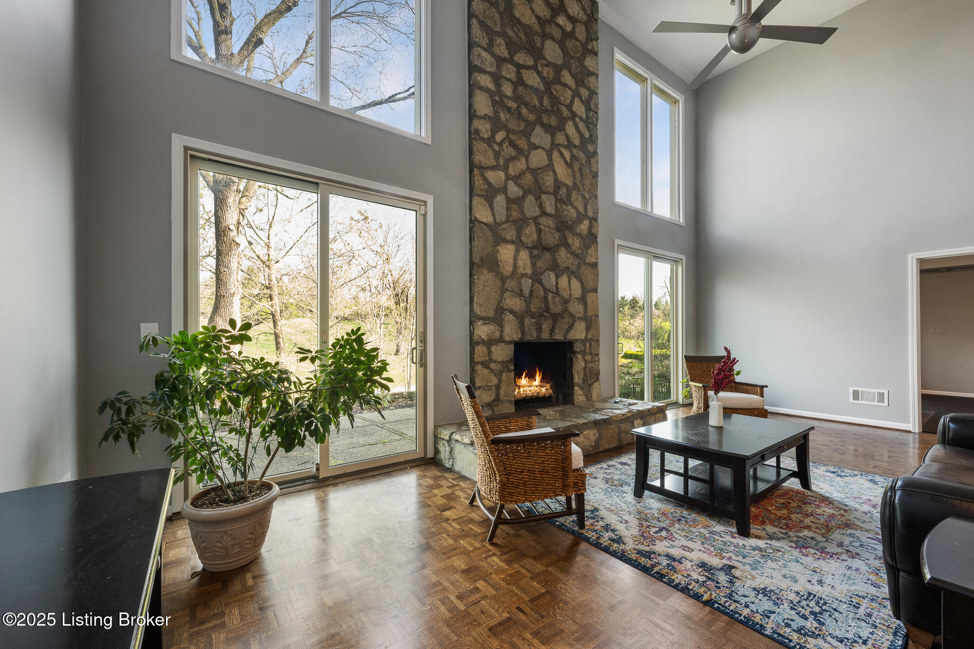 1140 Rostrevor Cir