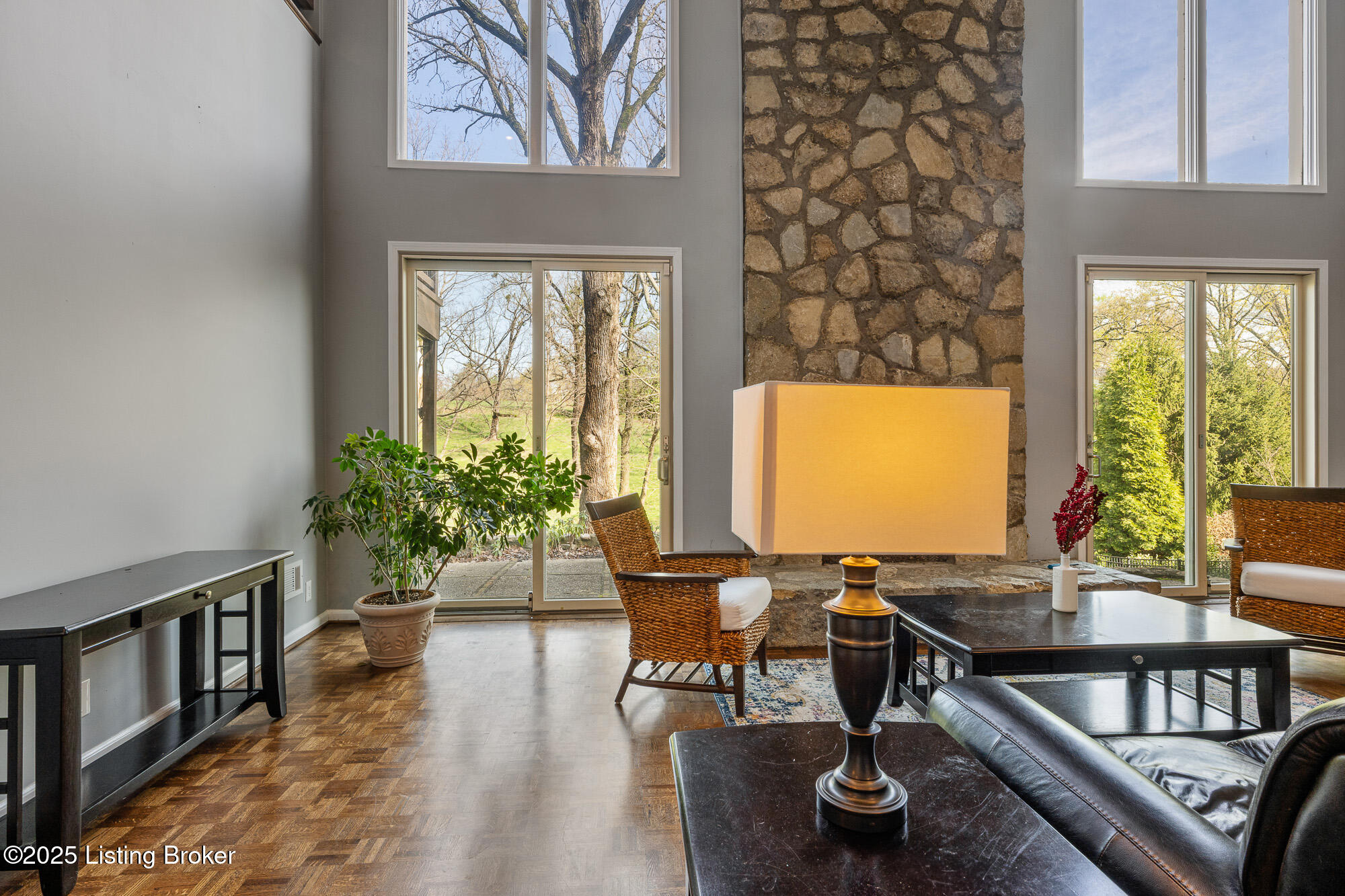 1140 Rostrevor Cir