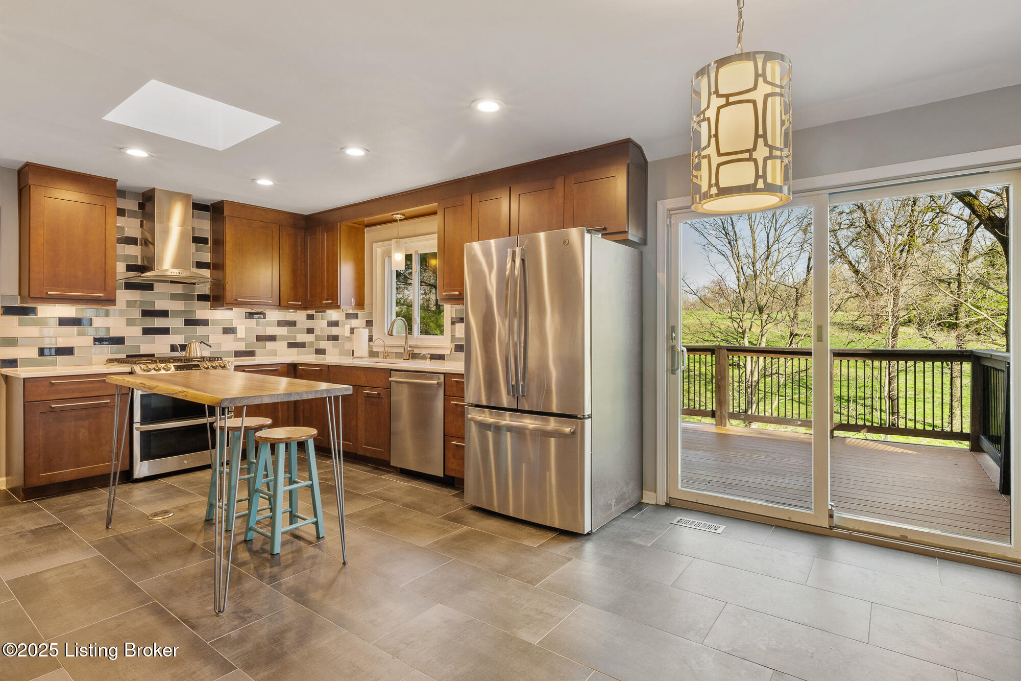 1140 Rostrevor Cir