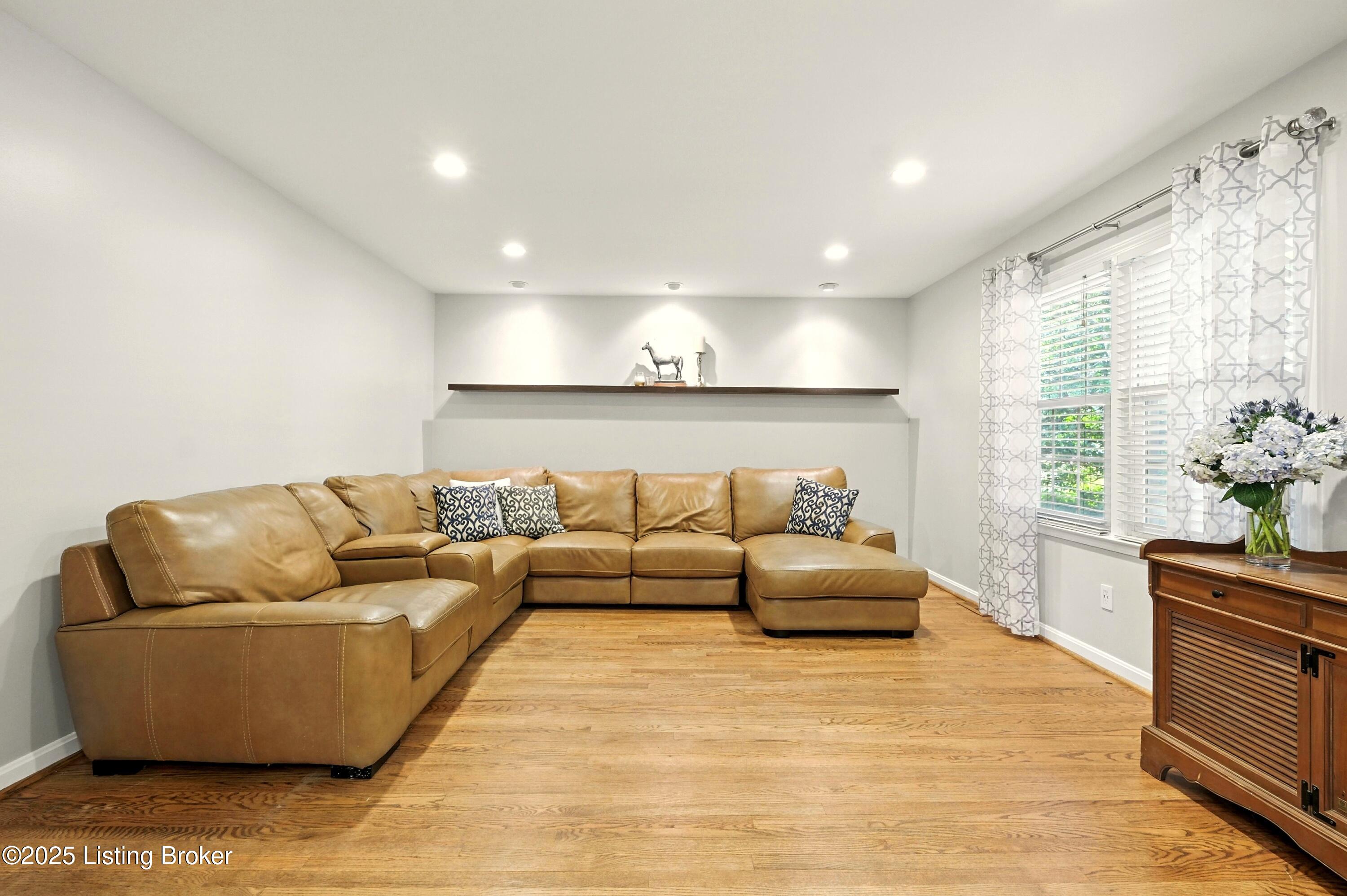 3307 Pineneedle Ln
