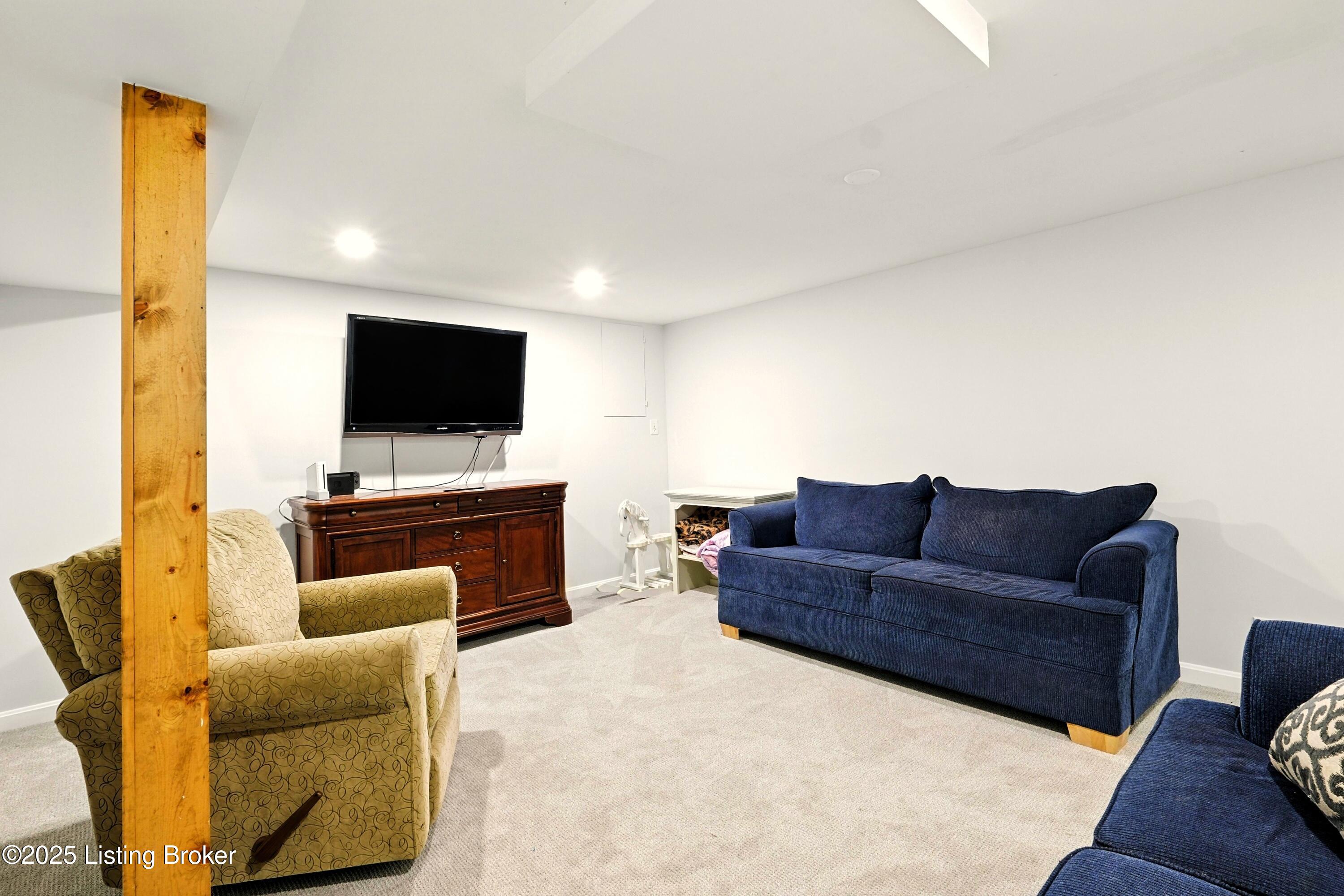 3307 Pineneedle Ln