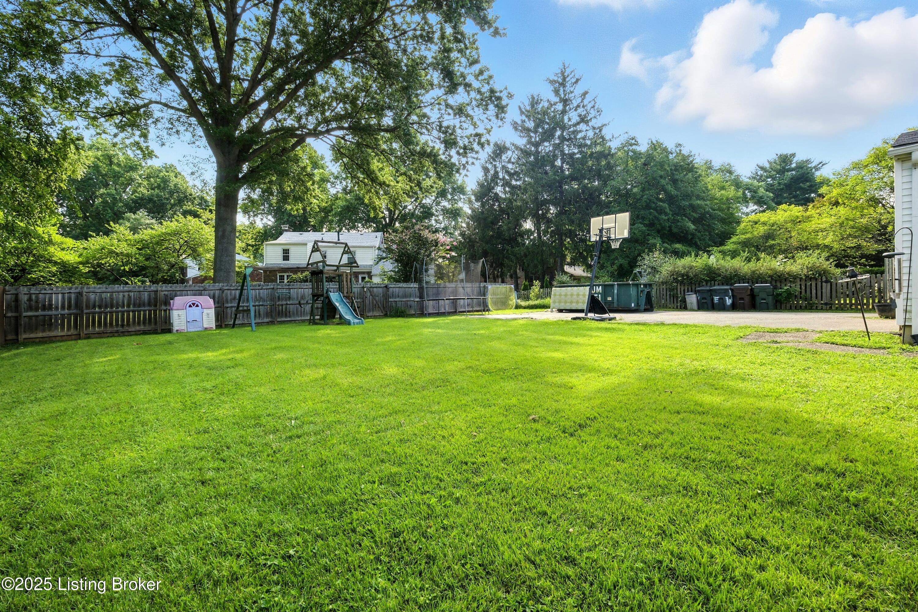 3307 Pineneedle Ln