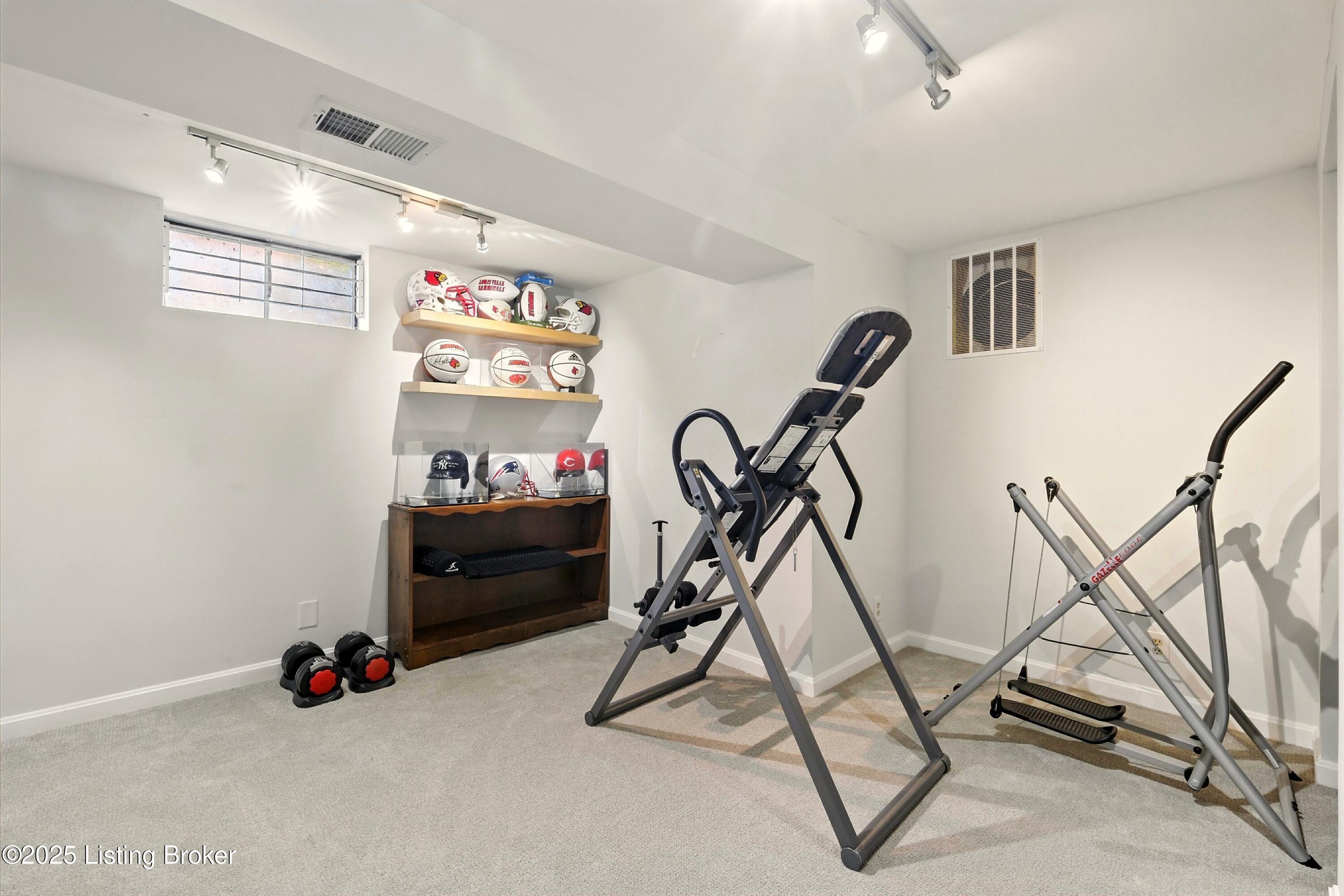 3307 Pineneedle Ln