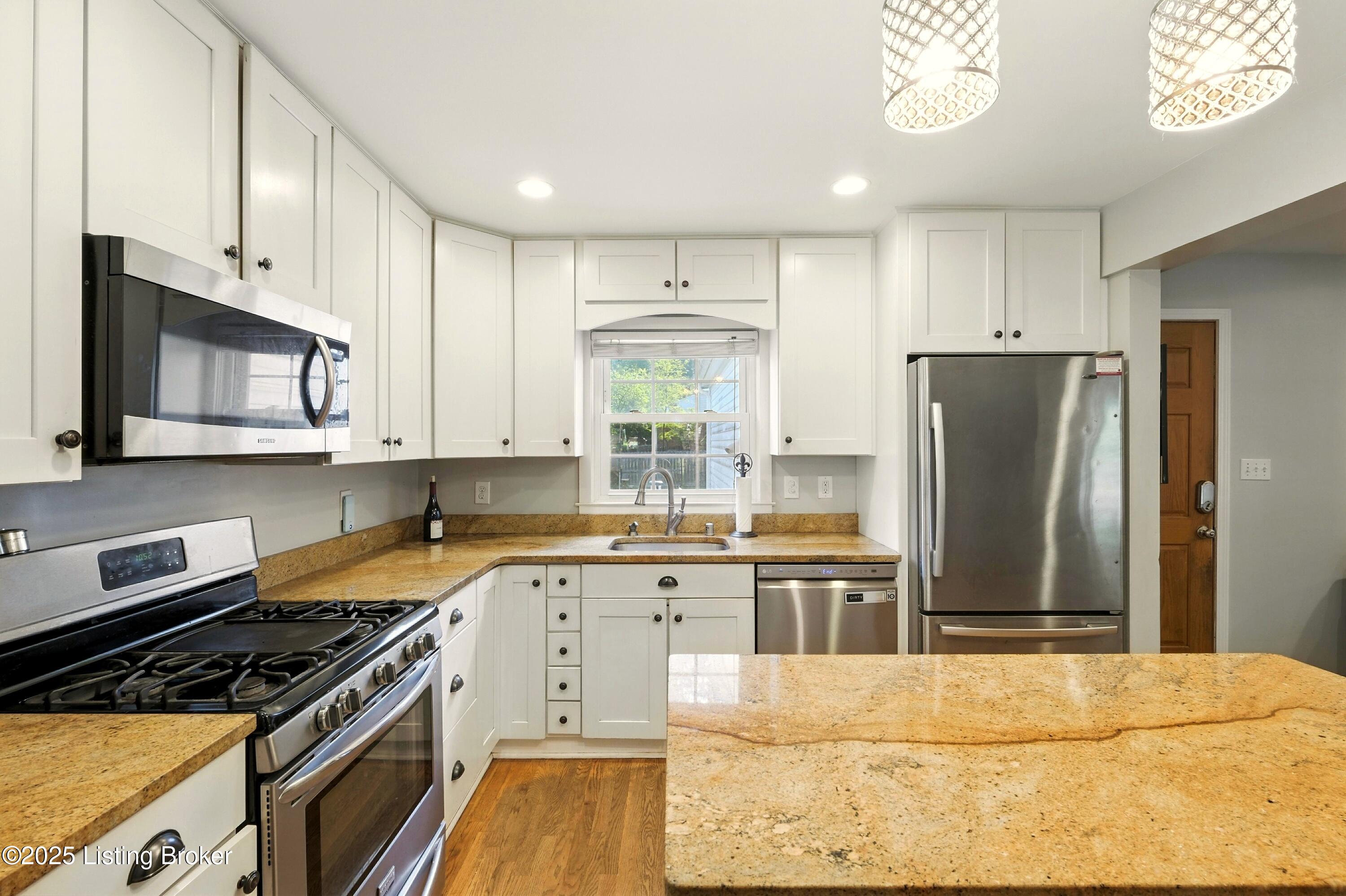 3307 Pineneedle Ln