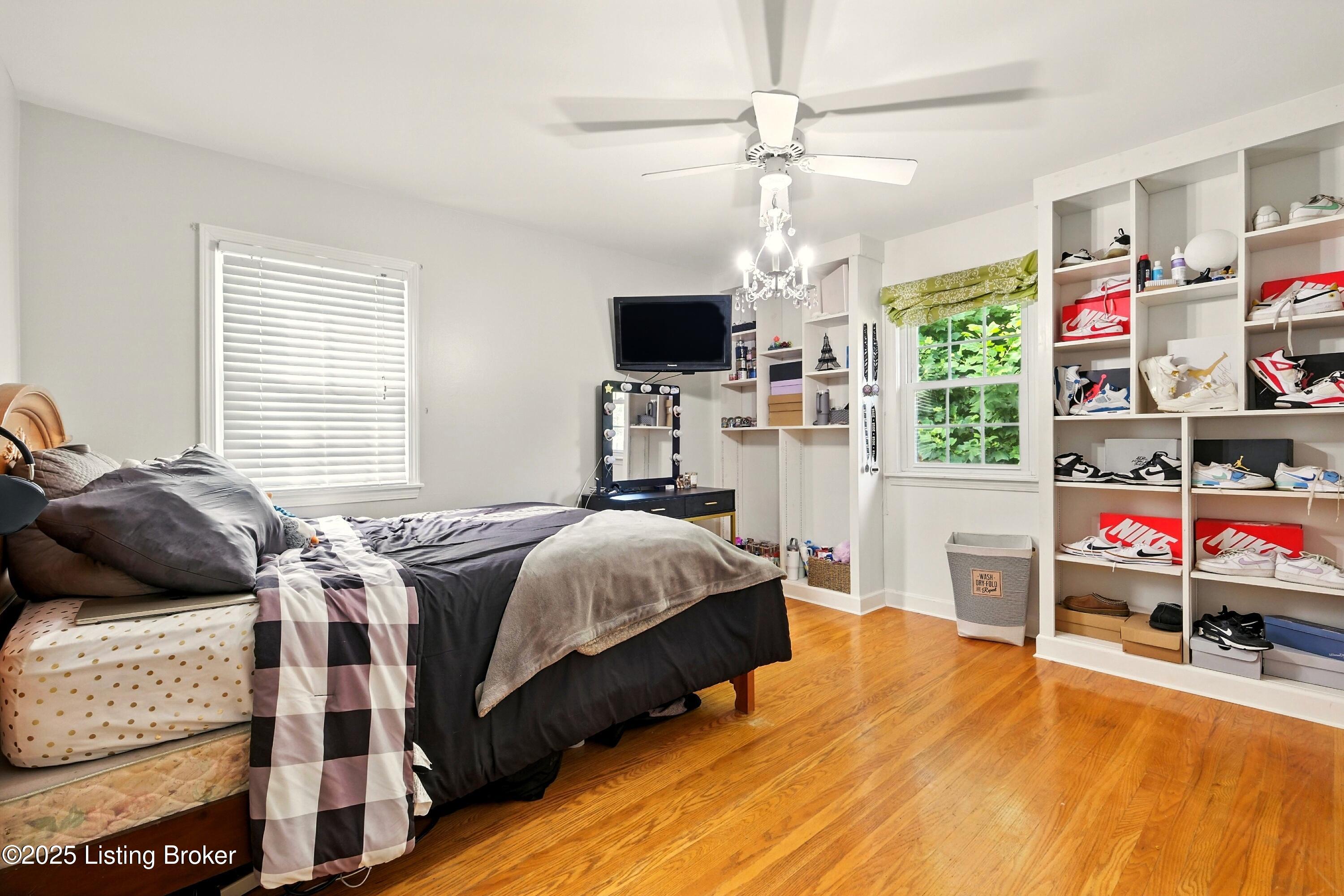 3307 Pineneedle Ln