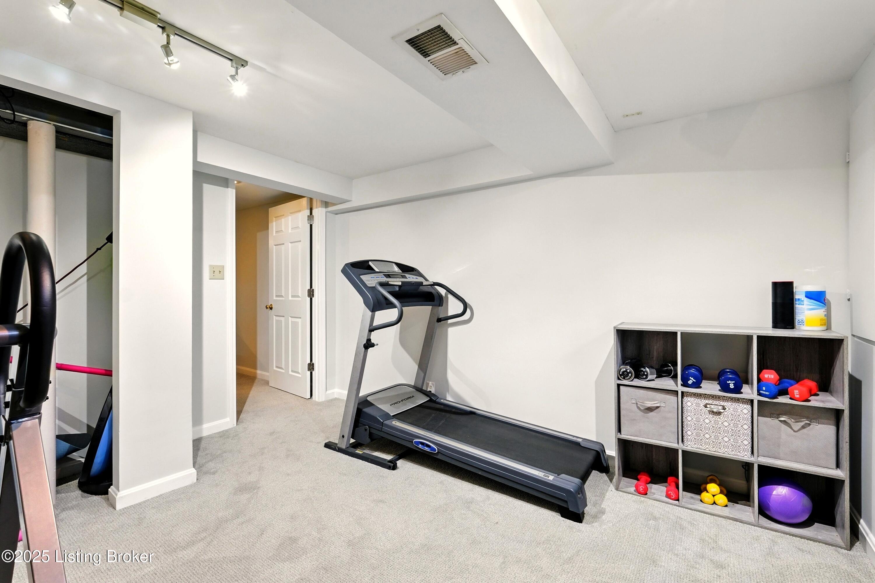3307 Pineneedle Ln